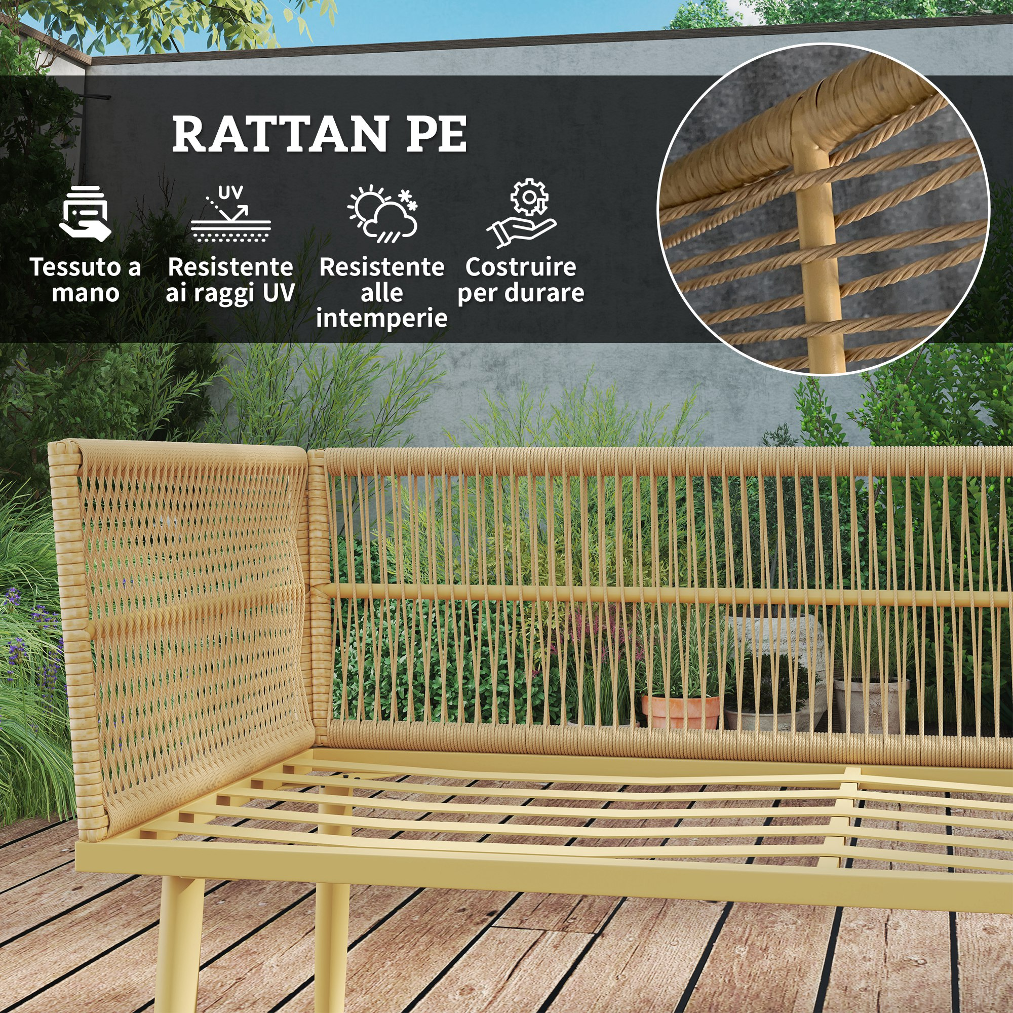 Divano in rattan beige con telaio in metallo su terrazza in legno, esterno.