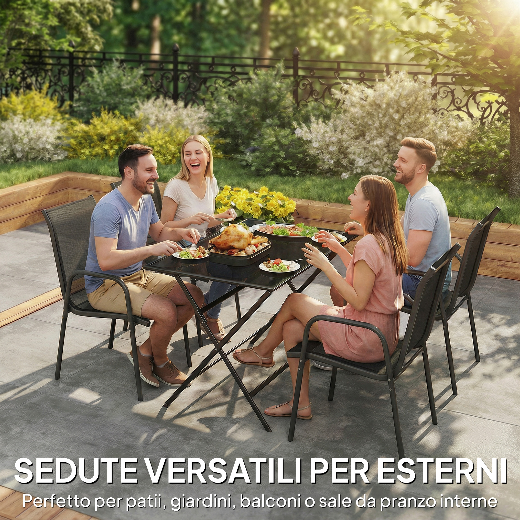 Quattro persone si godono un pasto all'aperto a un tavolo con pollo arrosto e insalata.