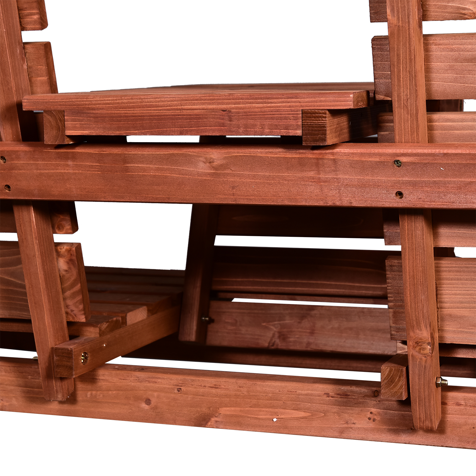 Struttura di altalena in legno marrone con sedili e schienali.