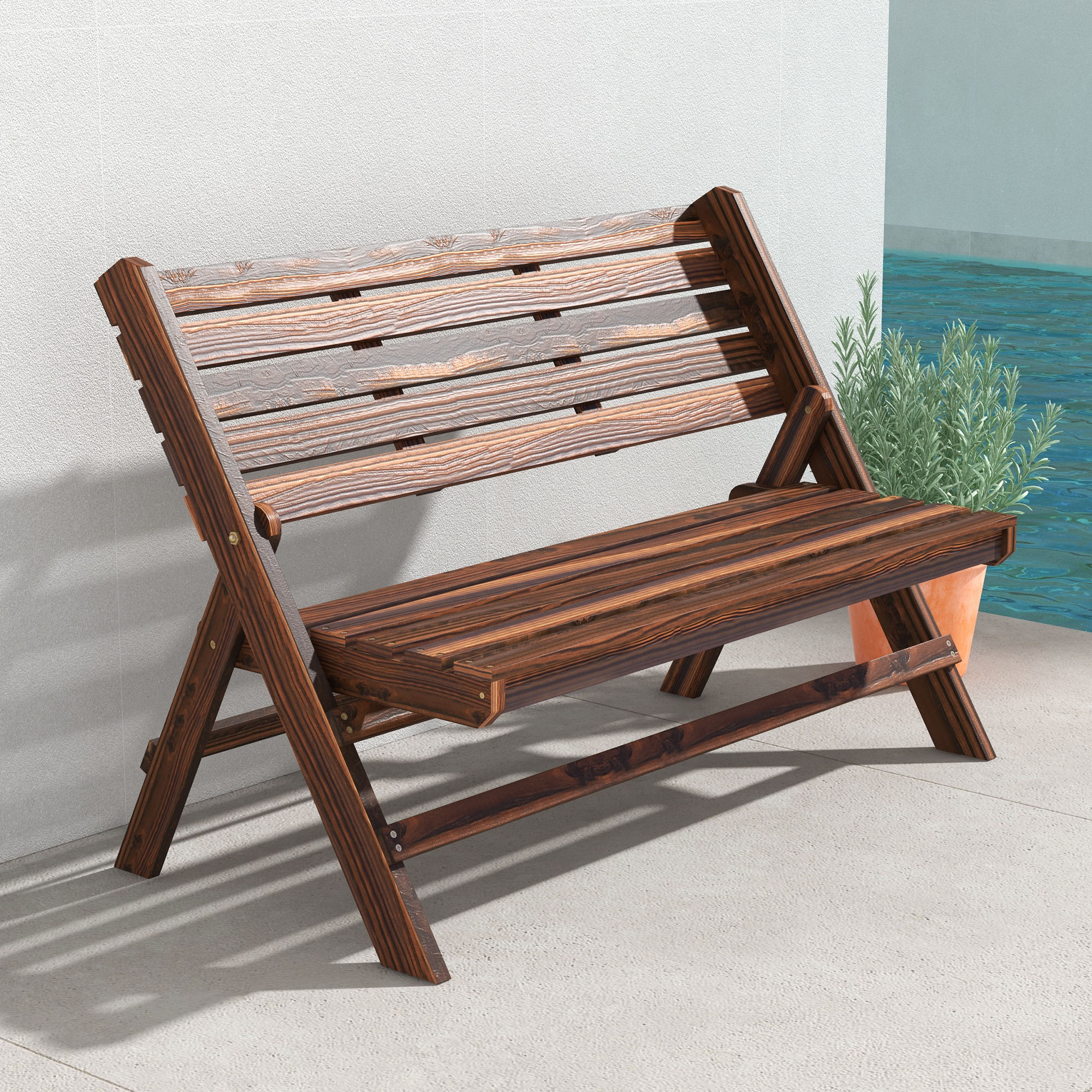 Una panca di legno si trova su un patio accanto a una piscina e una pianta.