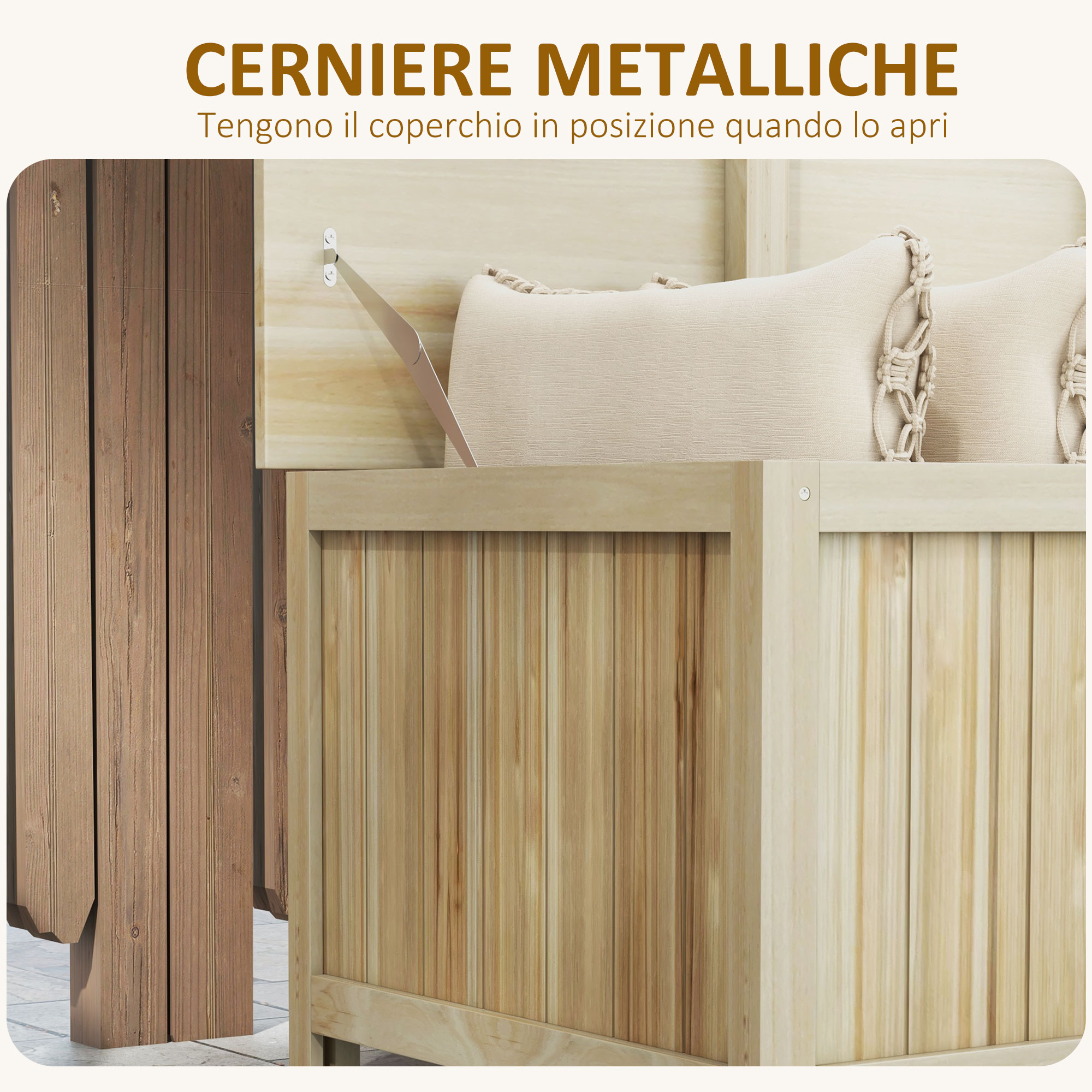 Cassetta in legno con coperchio aperto, cuscini e cerniera metallica che tiene aperto il coperchio.