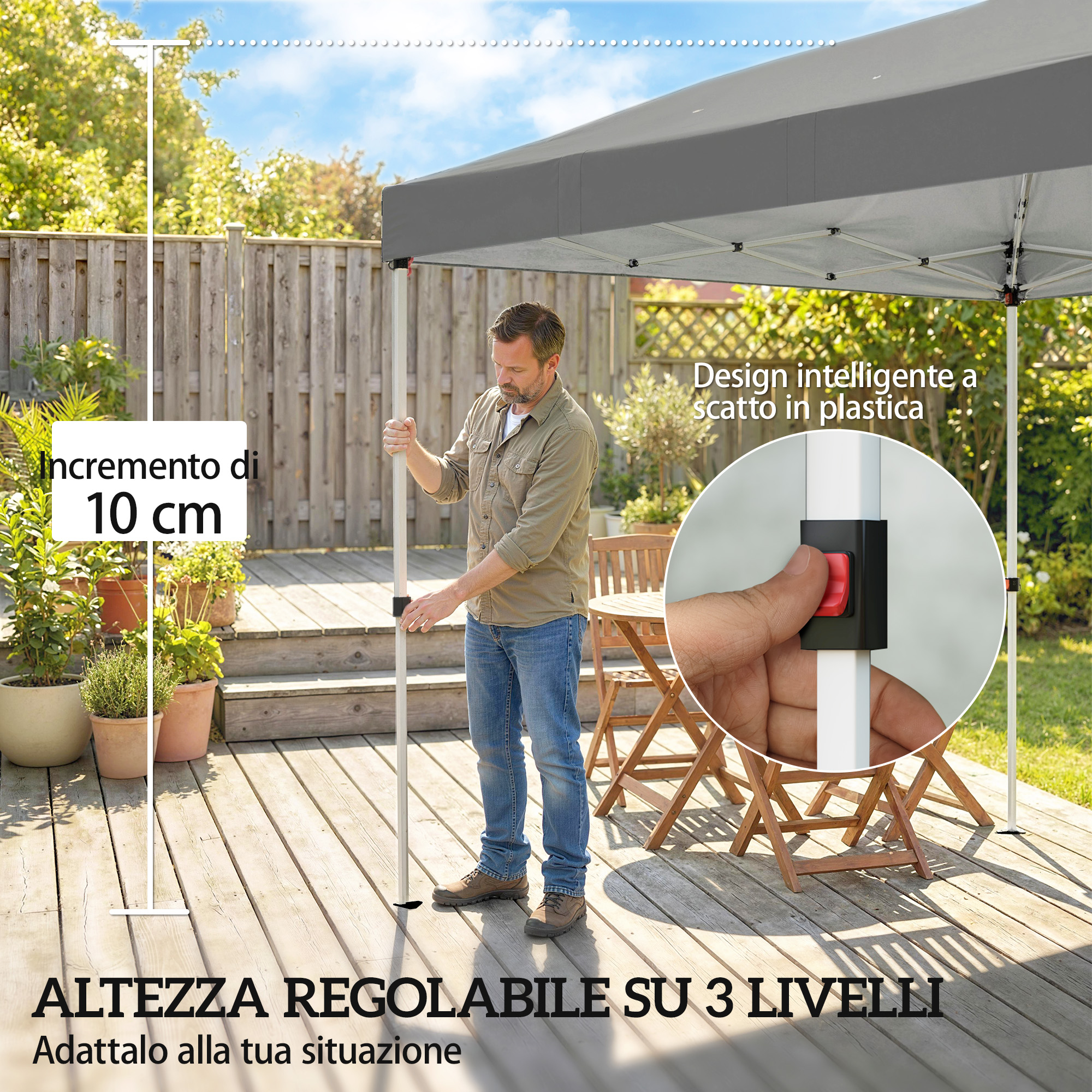 Uomo regola una tenda su un deck di legno con piante sullo sfondo.