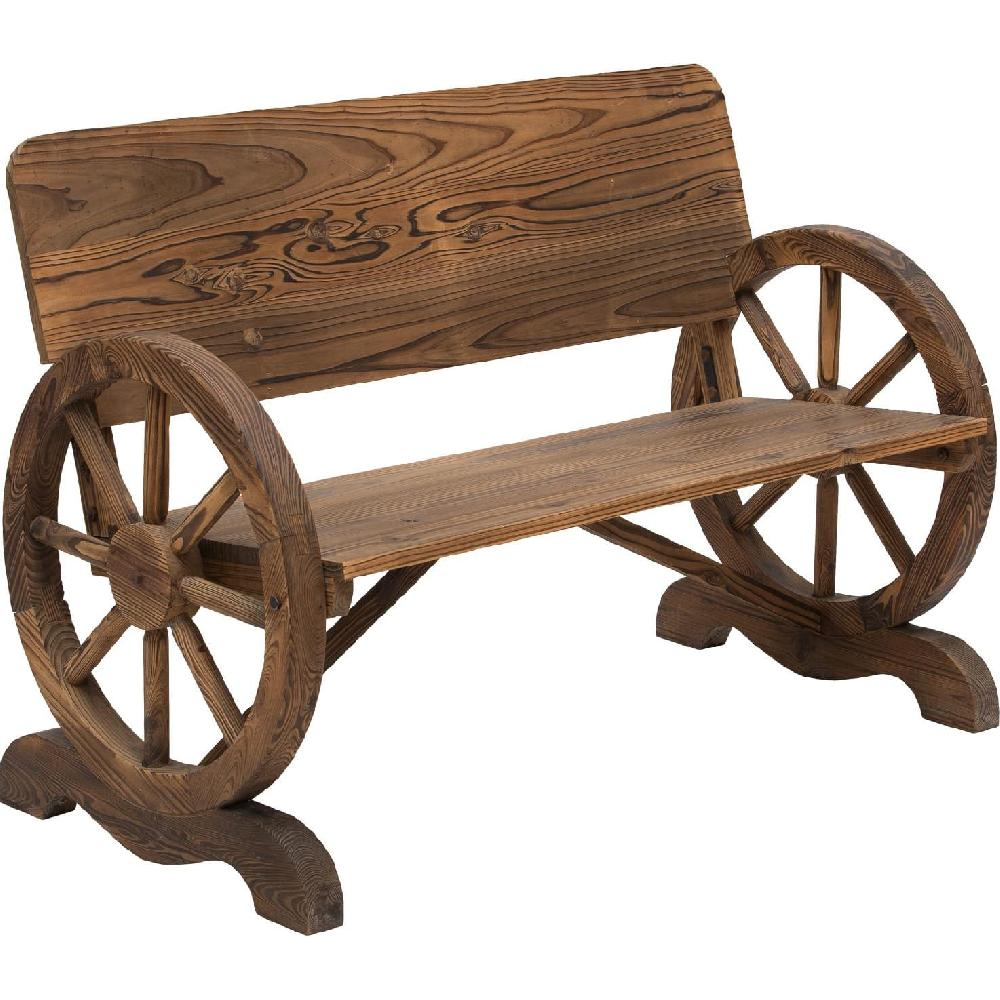Panchina in legno con braccioli stile ruota di carro, su sfondo bianco.