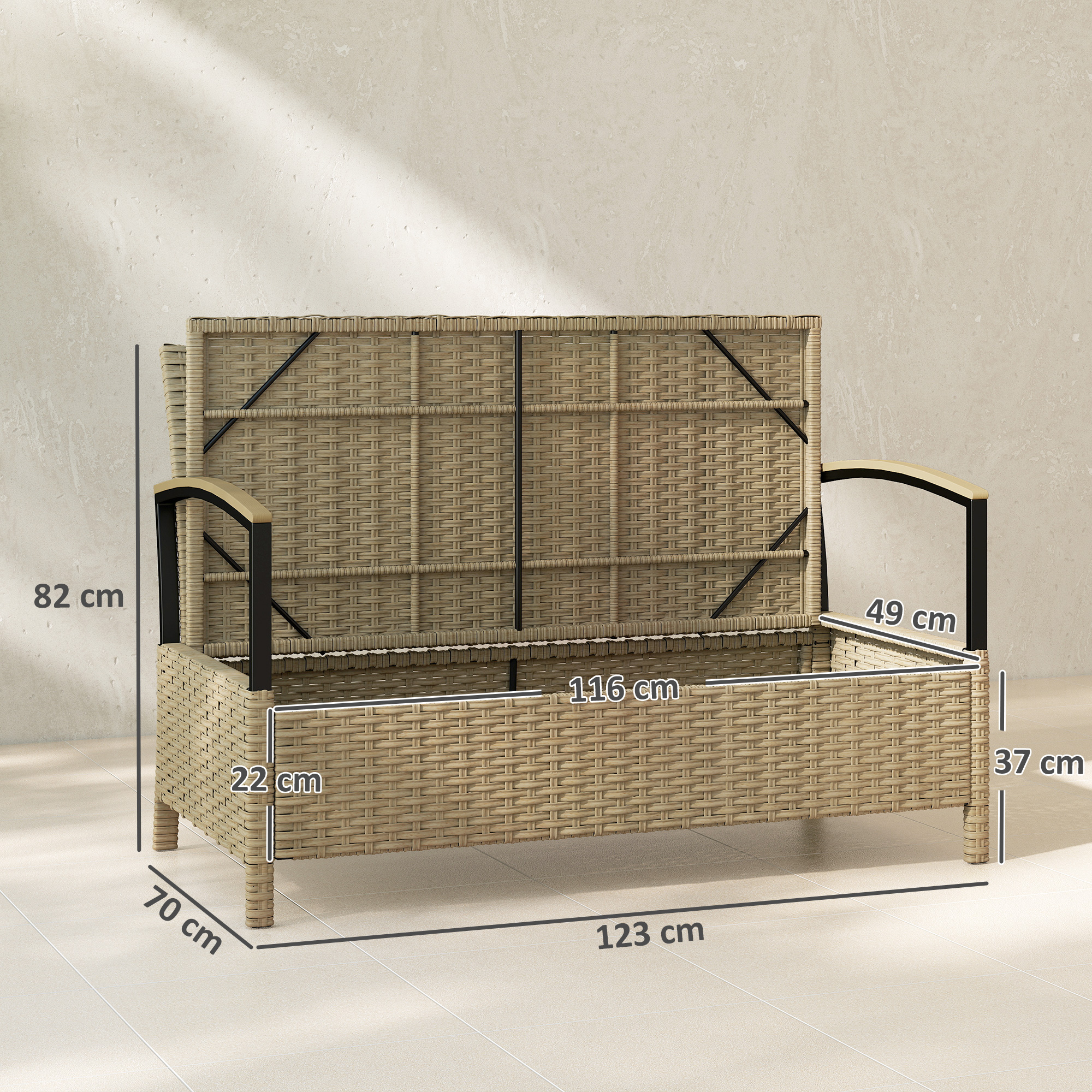 Un divano in rattan beige con dimensioni, all'aperto.