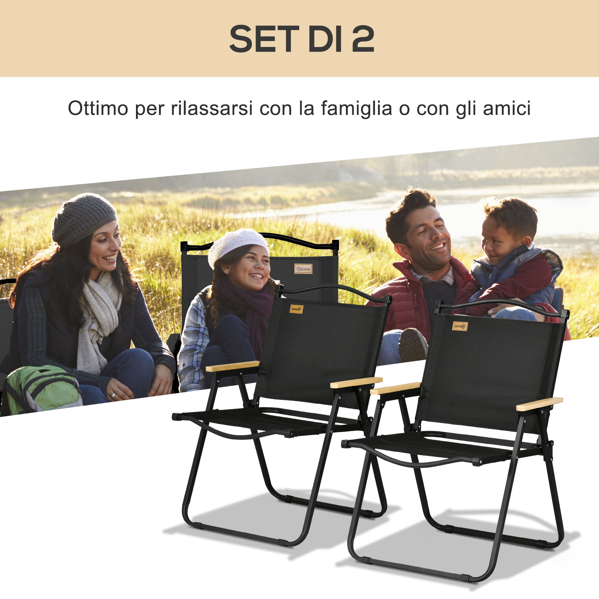 Famiglia e amici seduti su sedie da campeggio all'aperto sull'erba.
