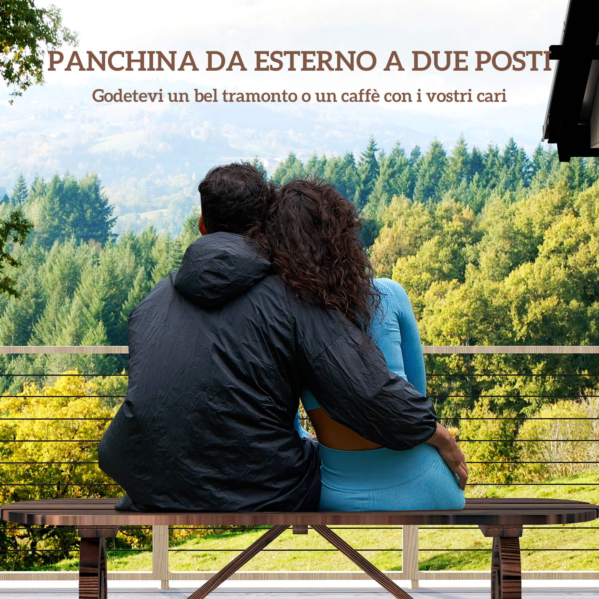 Una coppia seduta su una panchina con vista su una foresta. Uomo in nero, donna in blu.