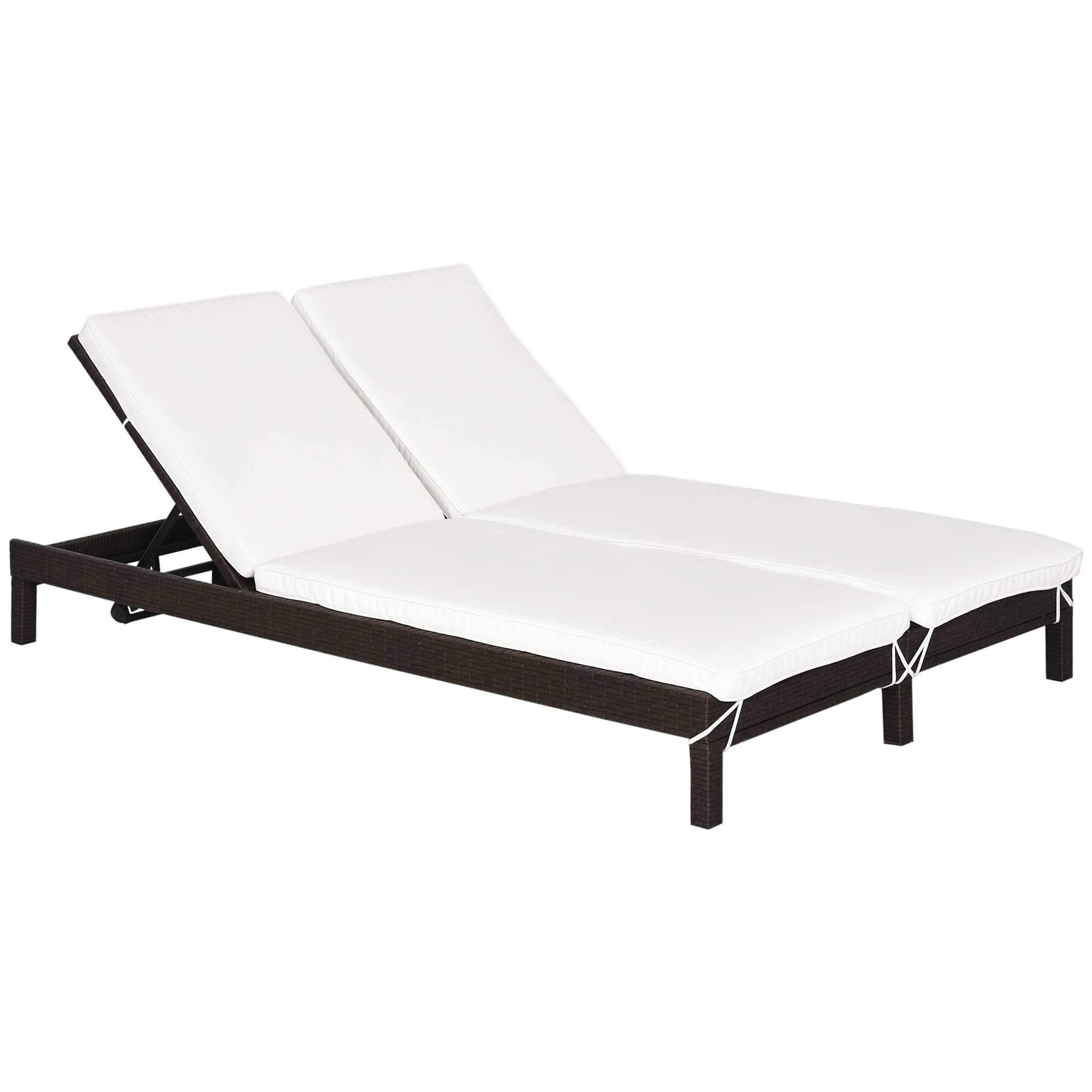 Doppia chaise longue in rattan marrone con cuscini bianchi, schienali regolabili.