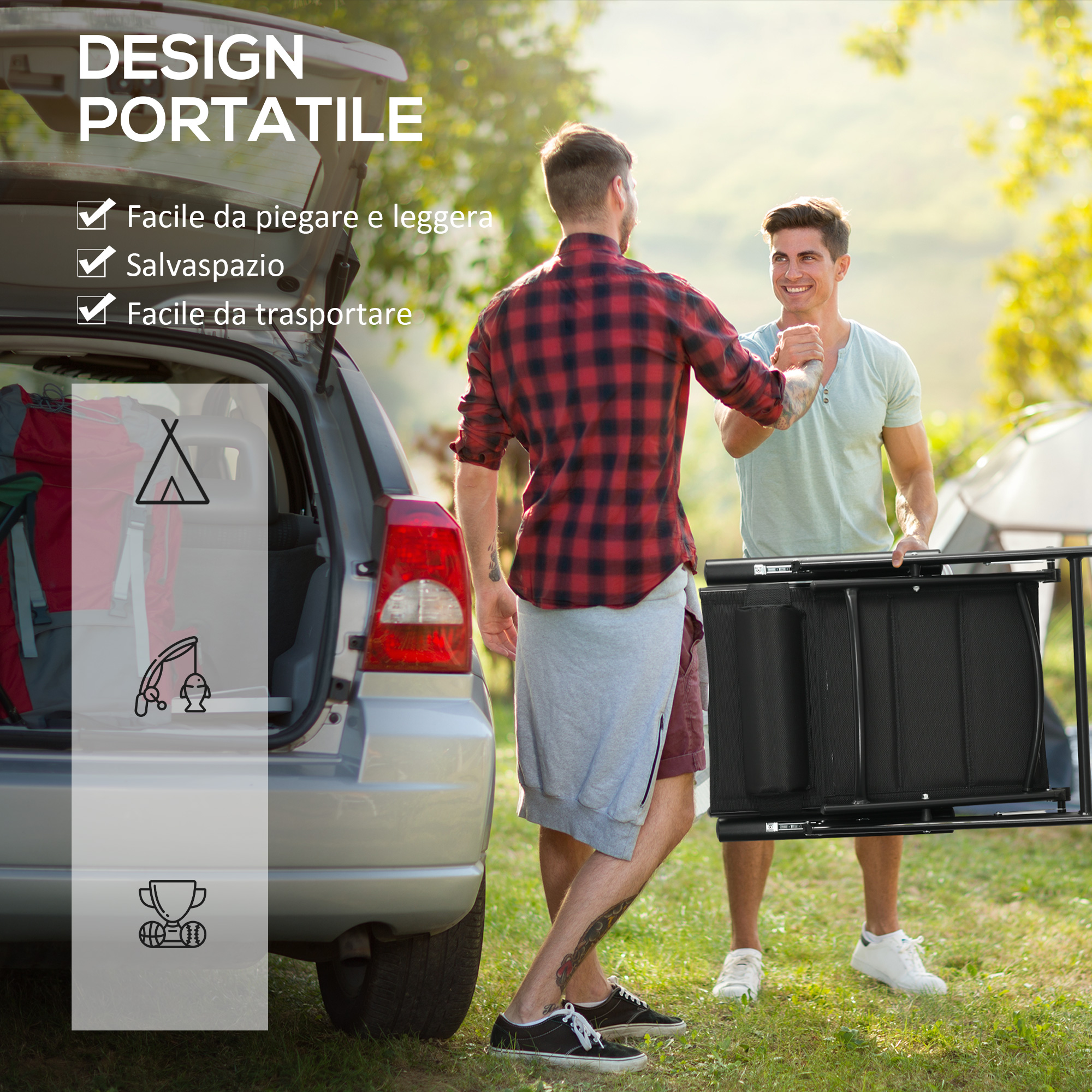 Due uomini con bagagli e una sedia pieghevole accanto a un'auto all'aperto.