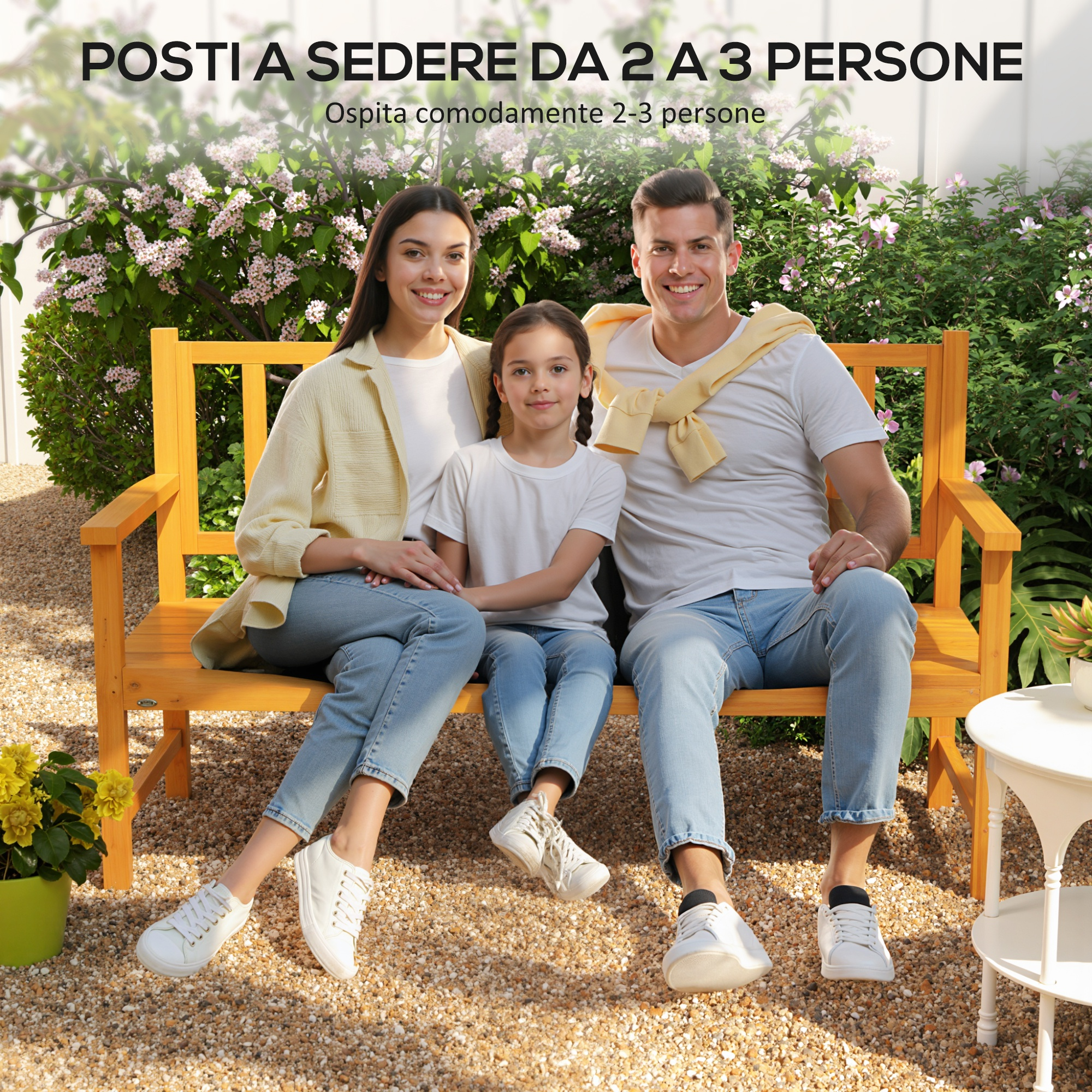 Famiglia seduta su una panchina di legno in un giardino con arbusti in fiore.