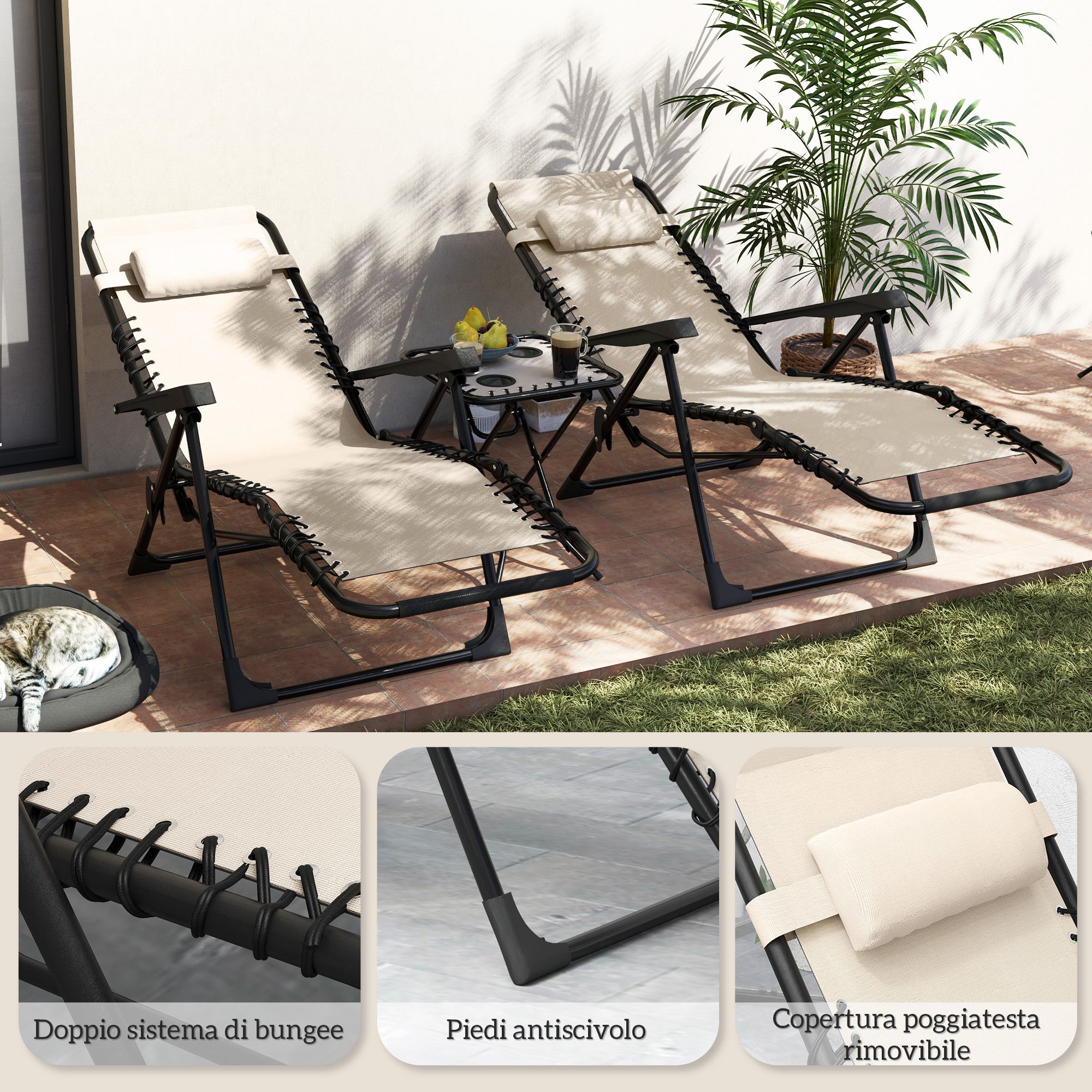 Due sedie a sdraio beige con cuscini su un patio con ombre di palme.