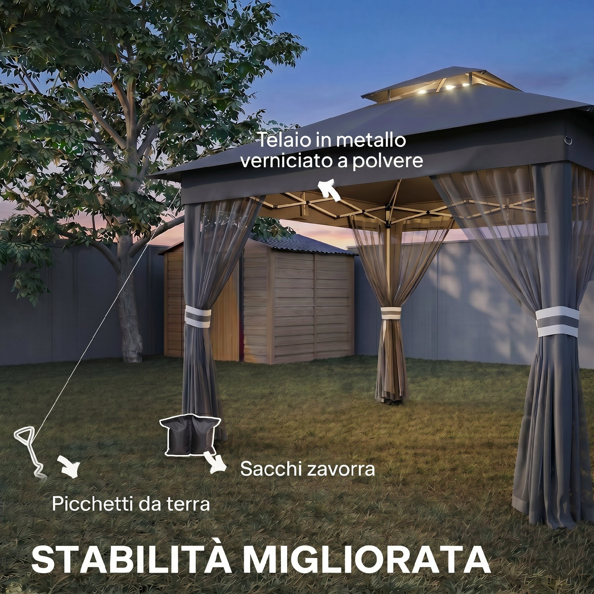 Un gazebo con luci, picchetti e sacchi zavorra in un giardino al tramonto.