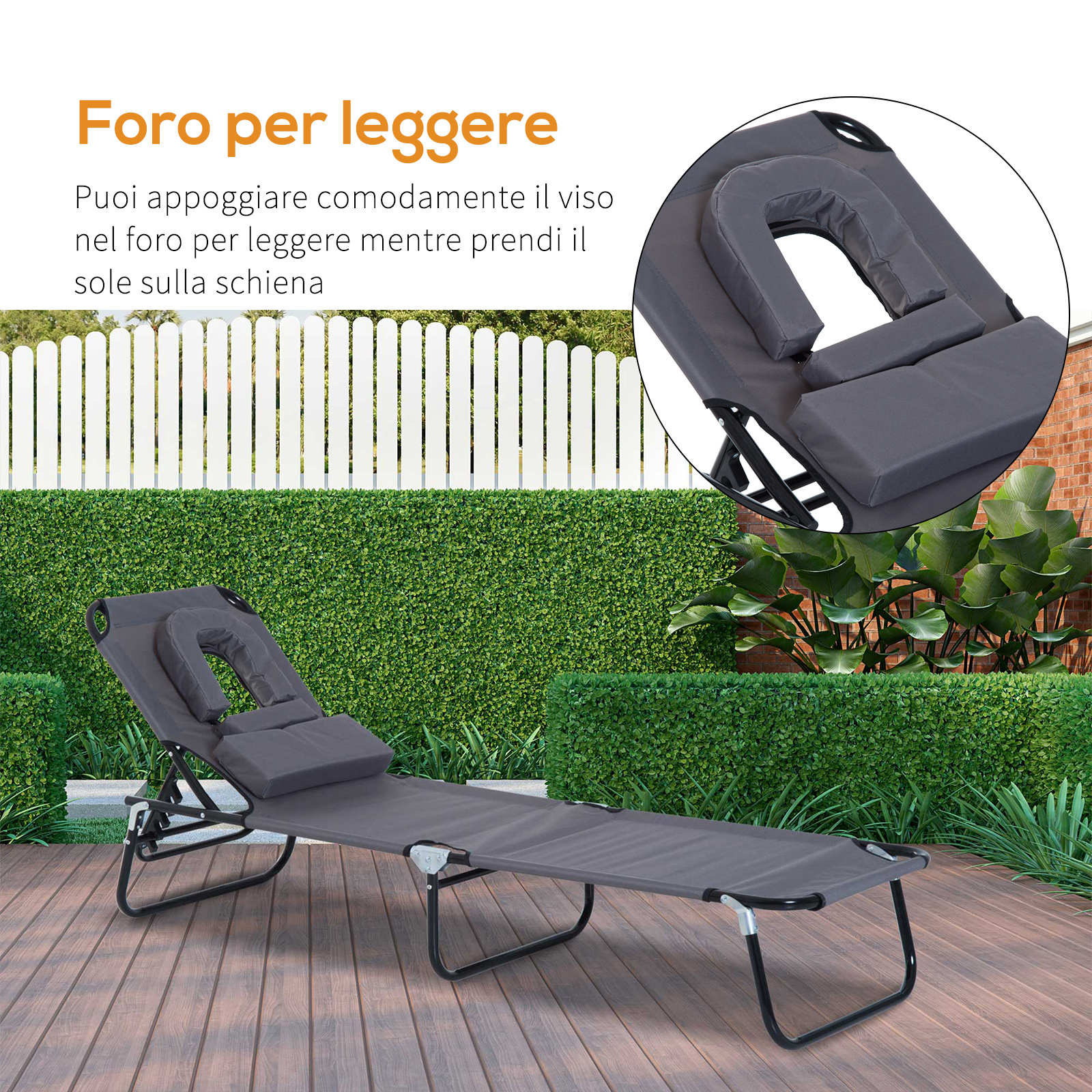 Sdraio grigio con foro per il viso su terrazza in legno, vicino a siepe e recinzione.