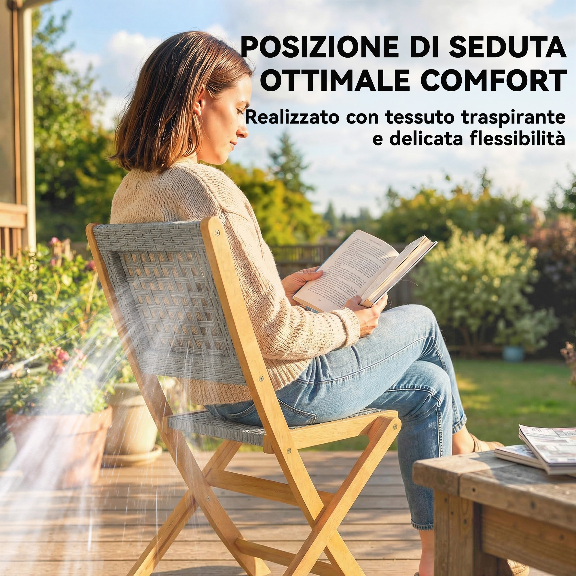 Donna legge libro all'aperto su sedia di legno con trama grigia. Sole e verde.