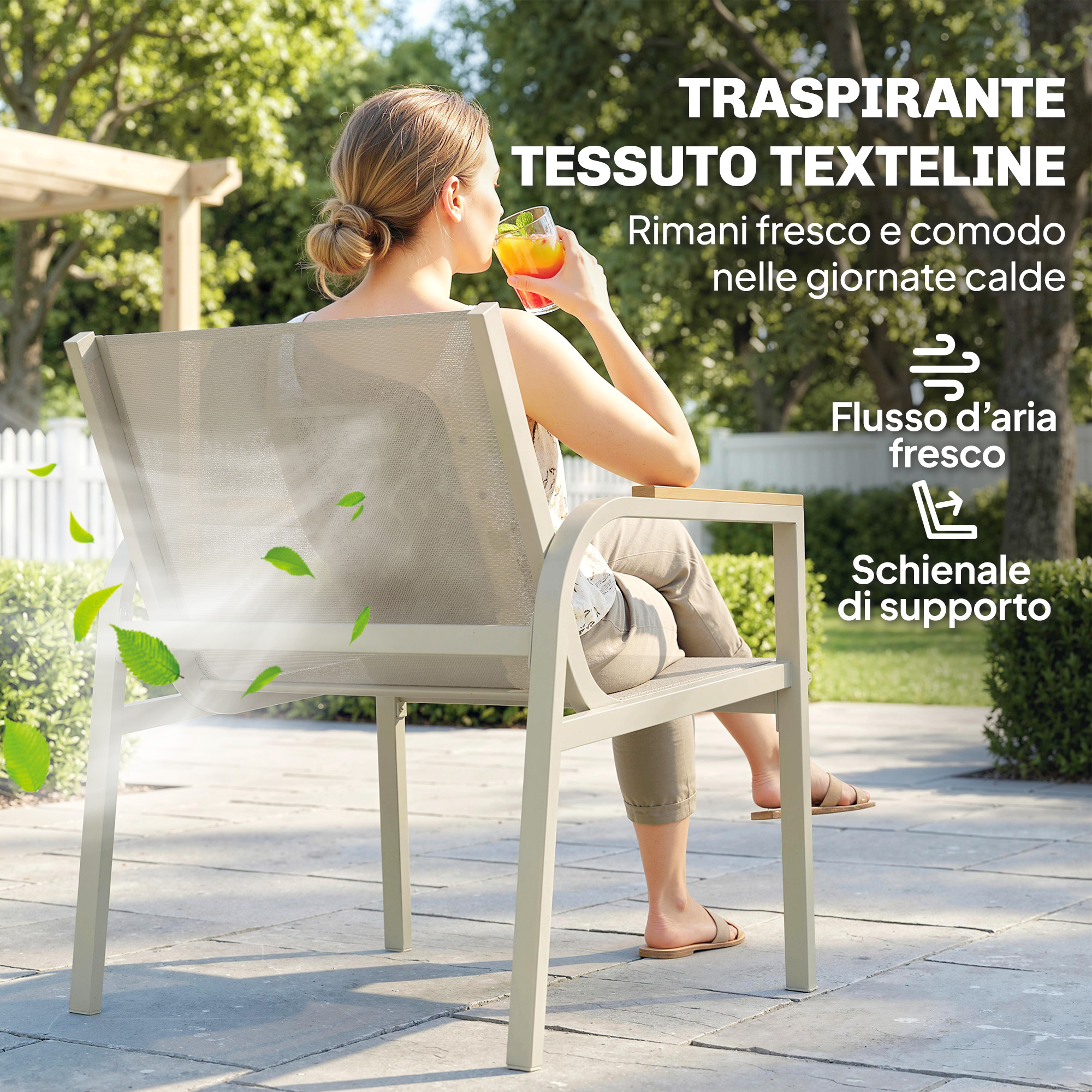 Donna beve una bevanda seduta fuori su una sedia. Testo sul tessuto Texteline traspirante.