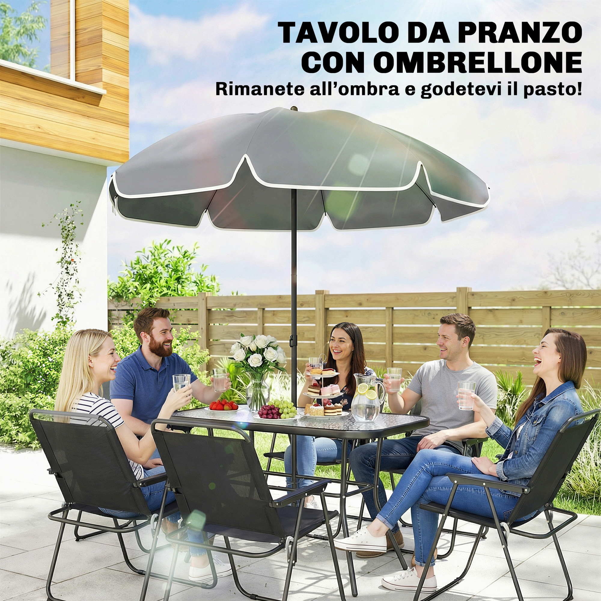 Cinque persone sedute a un tavolo all'aperto sotto un grande ombrellone, bevendo e mangiando.