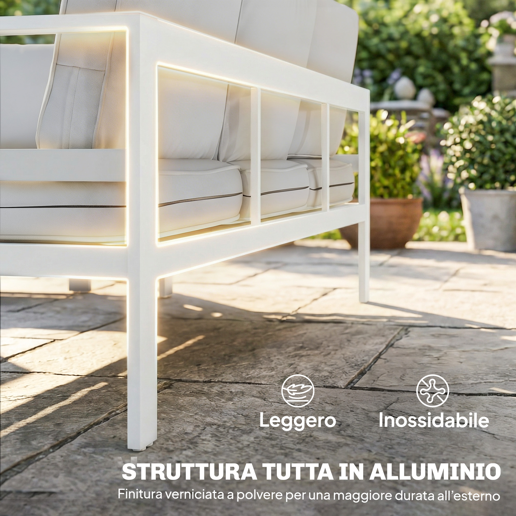 Divano bianco in alluminio con cuscini su patio in pietra.