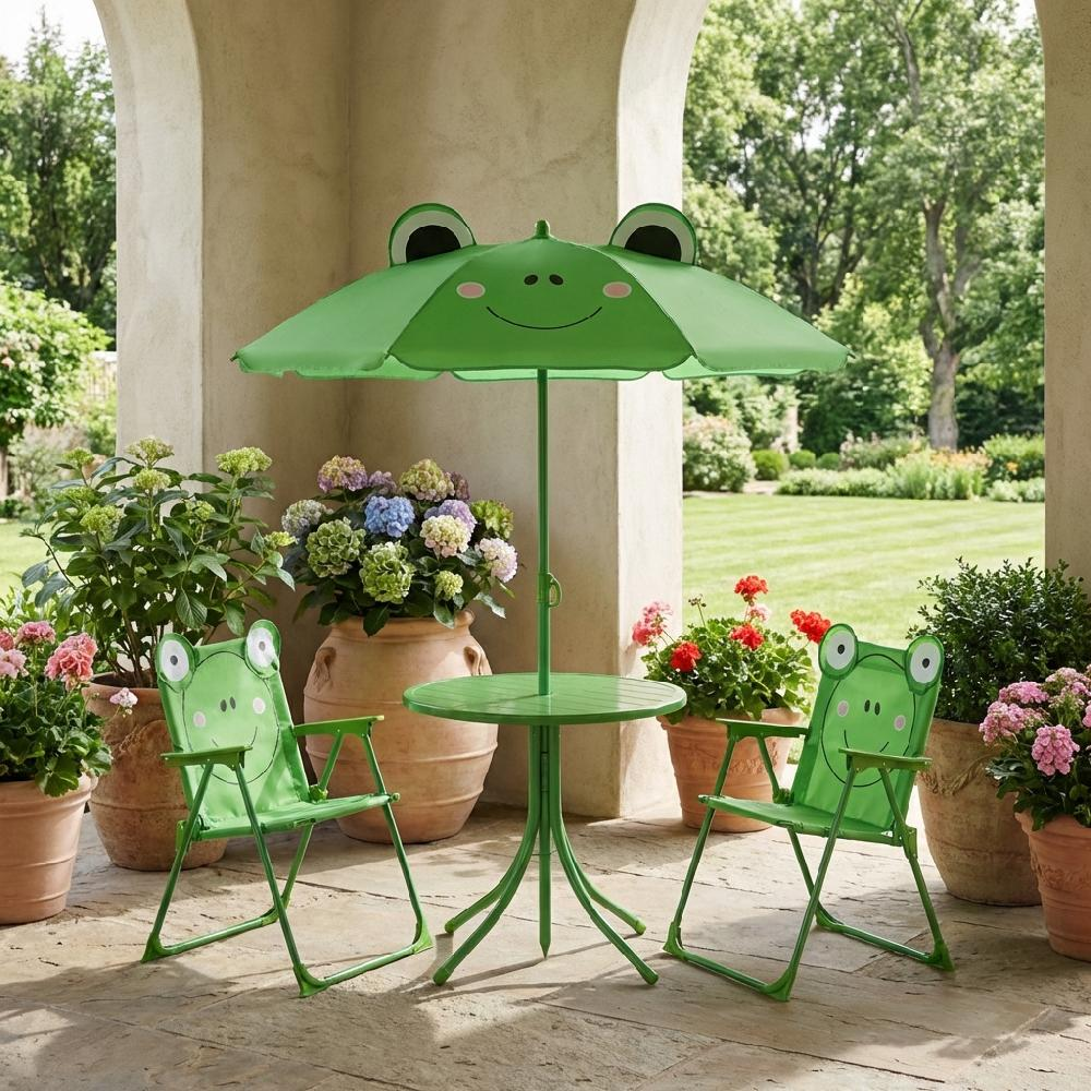 Set tavolo e sedie verdi a tema rana con ombrello rana abbinato su un patio.