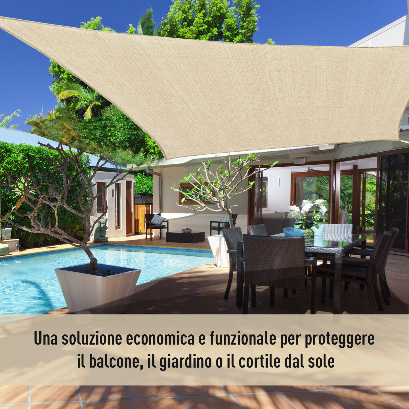 Una vela parasole beige copre un'area esterna con piscina e tavolo da pranzo.