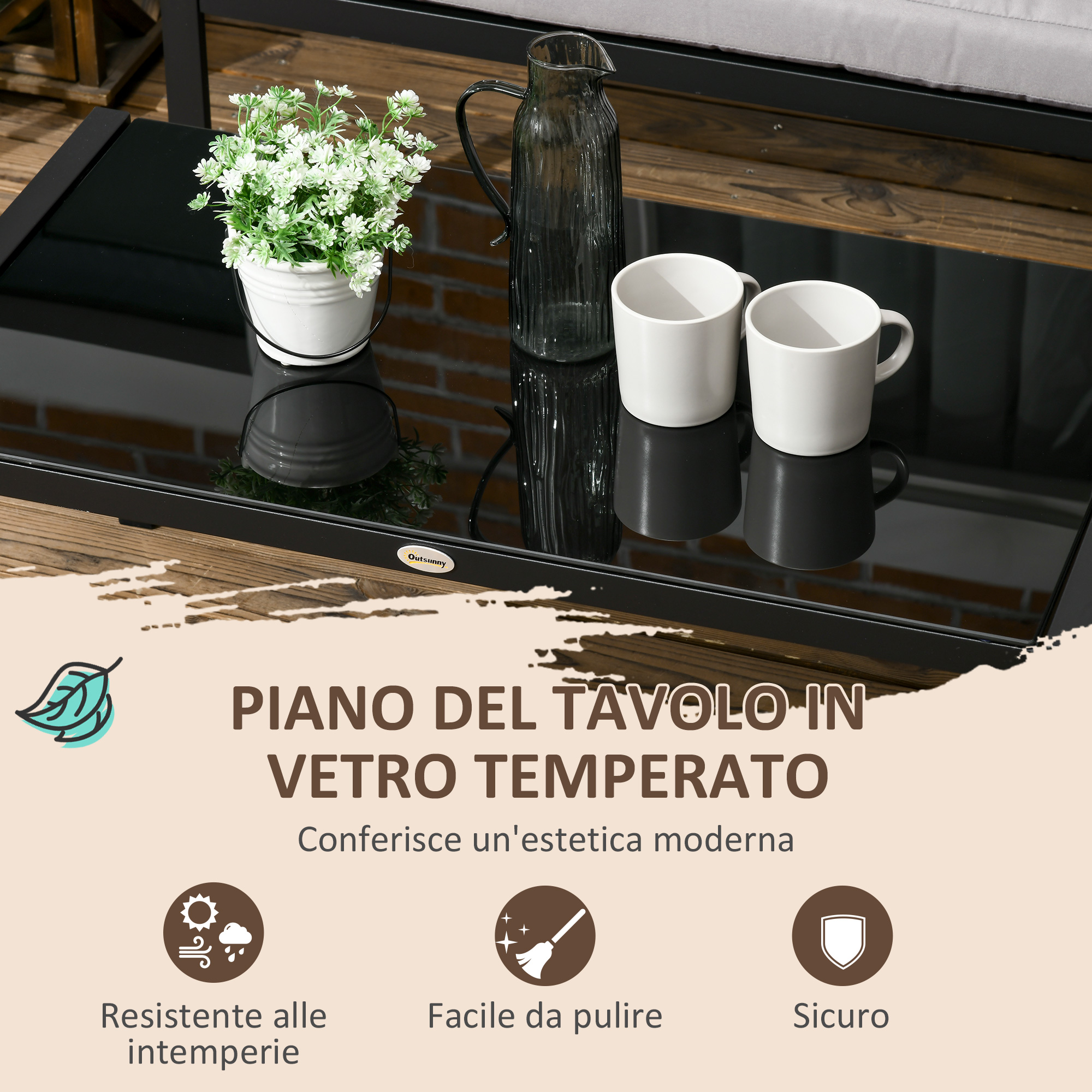 Un tavolo in vetro nero con fiore bianco, caraffa e due tazze.