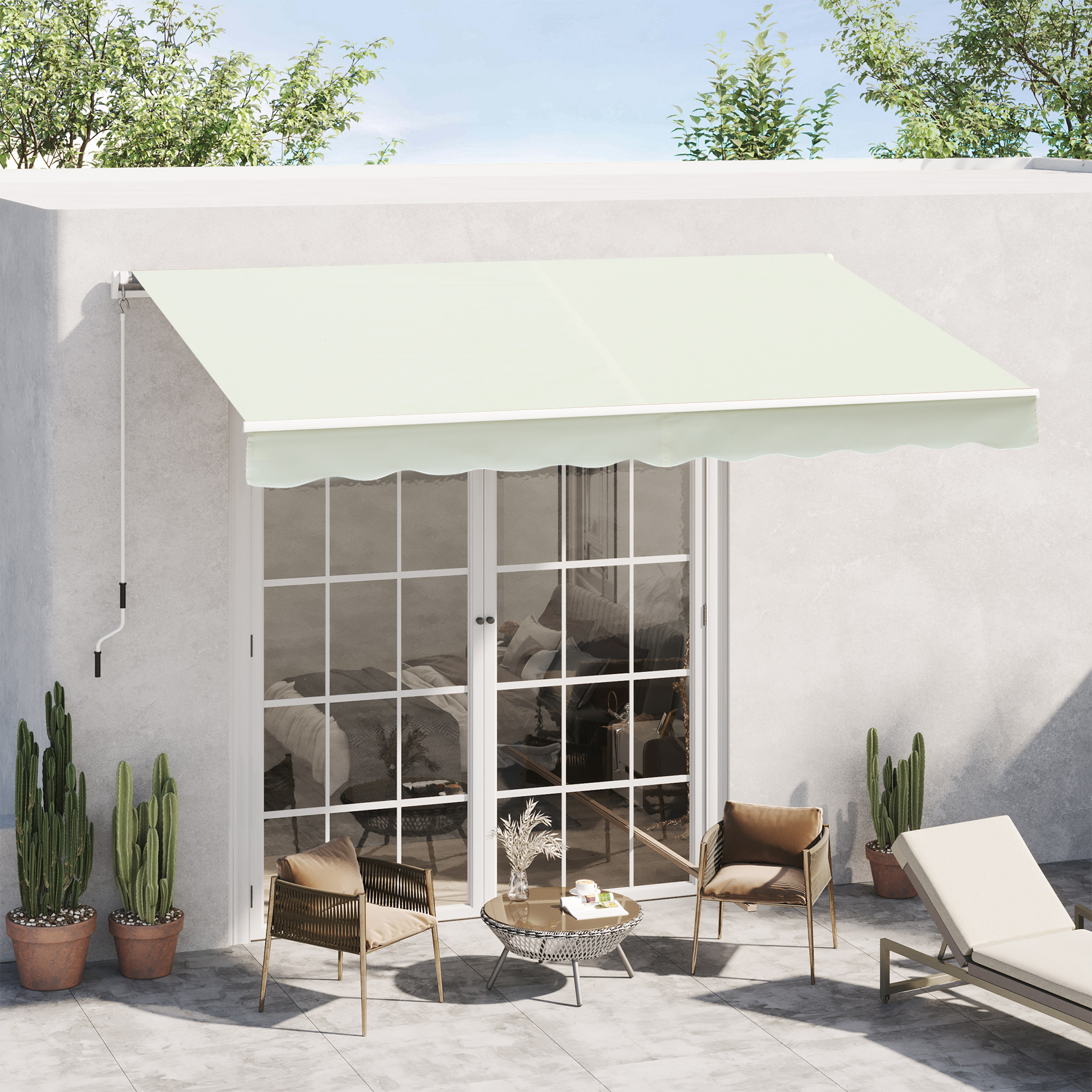 Una tenda chiara copre una porta a vetri con due poltrone, un tavolo e cactus.
