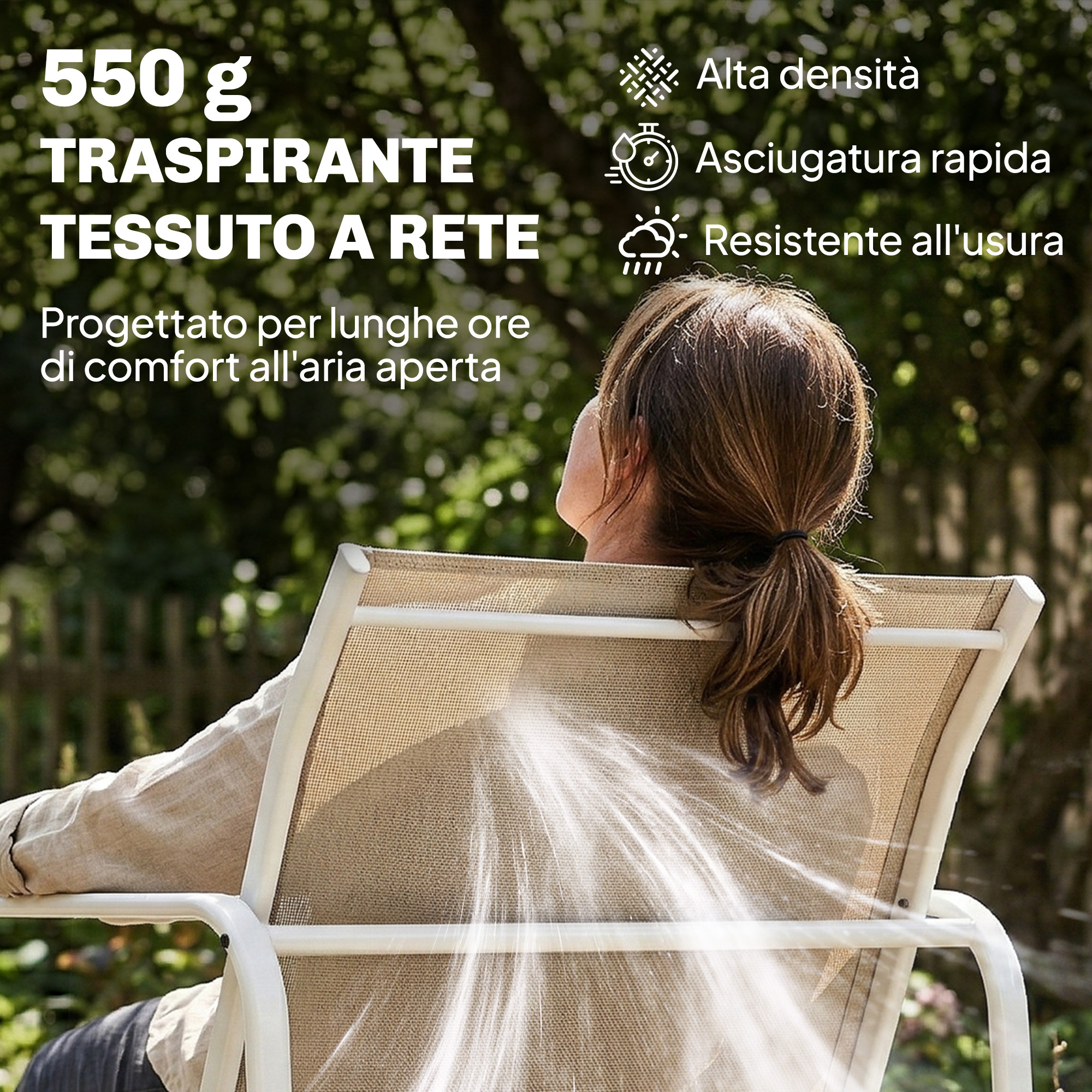 Una donna siede fuori su una sedia, il tessuto è traspirante.