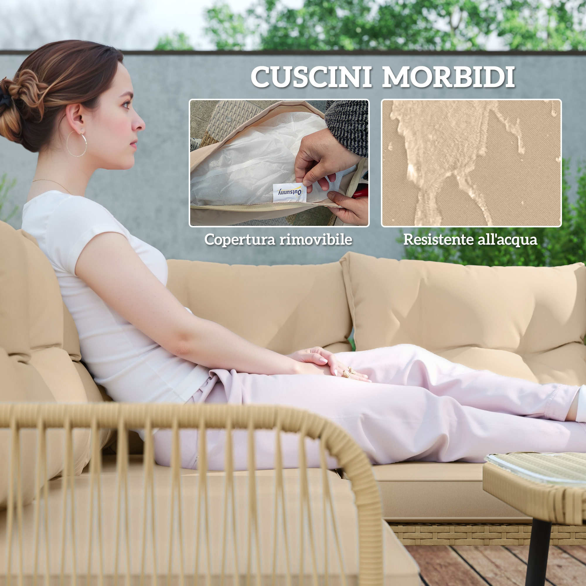 Donna su divano beige, primo piano della fodera rimovibile e del tessuto resistente all'acqua.