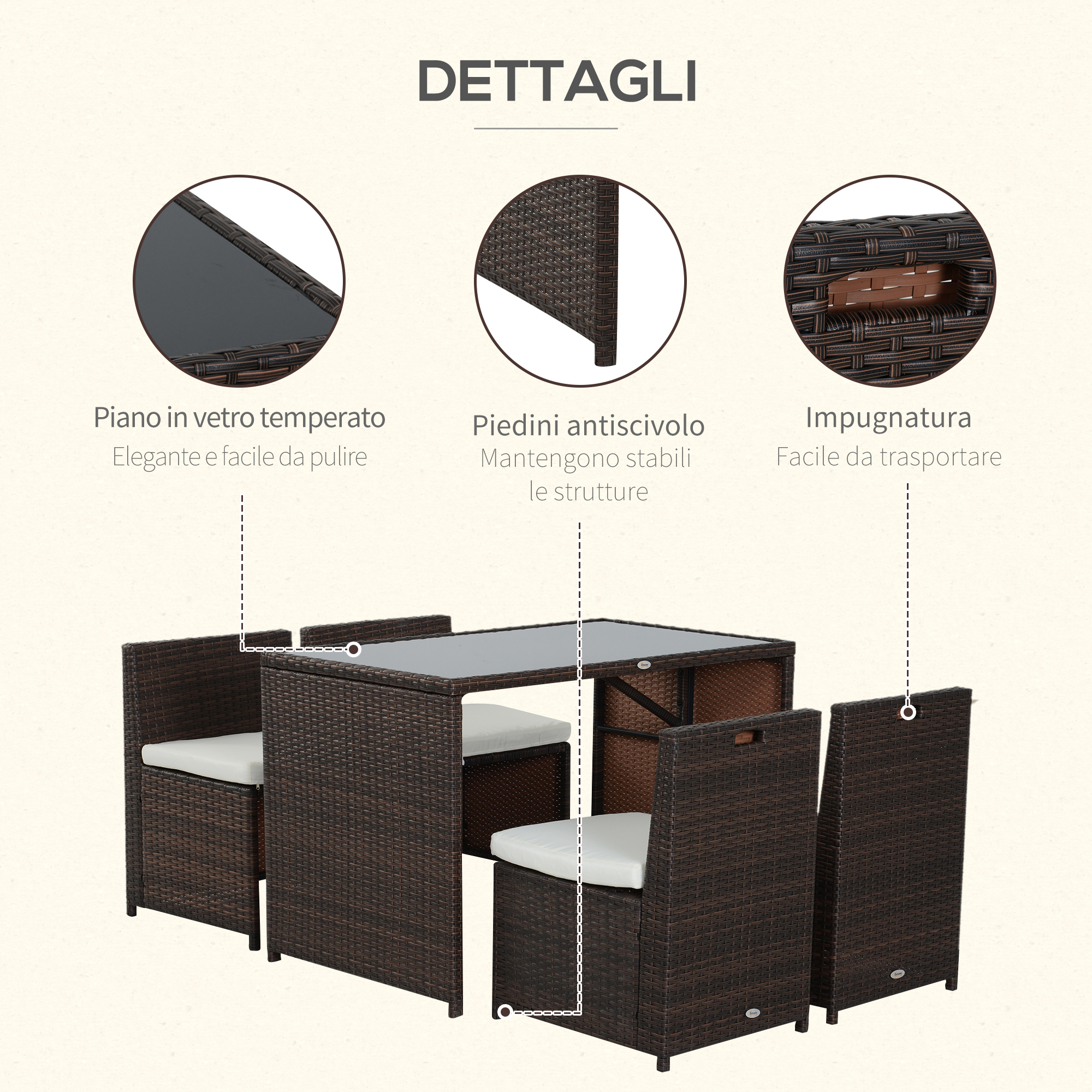 Set tavolo e sedie in rattan marrone con cuscini bianchi e piano in vetro.