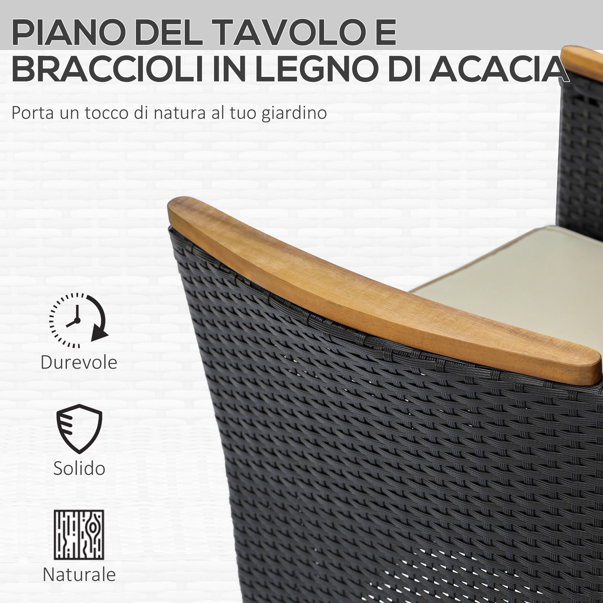 Primo piano di una sedia in vimini con braccioli in legno e cuscino.