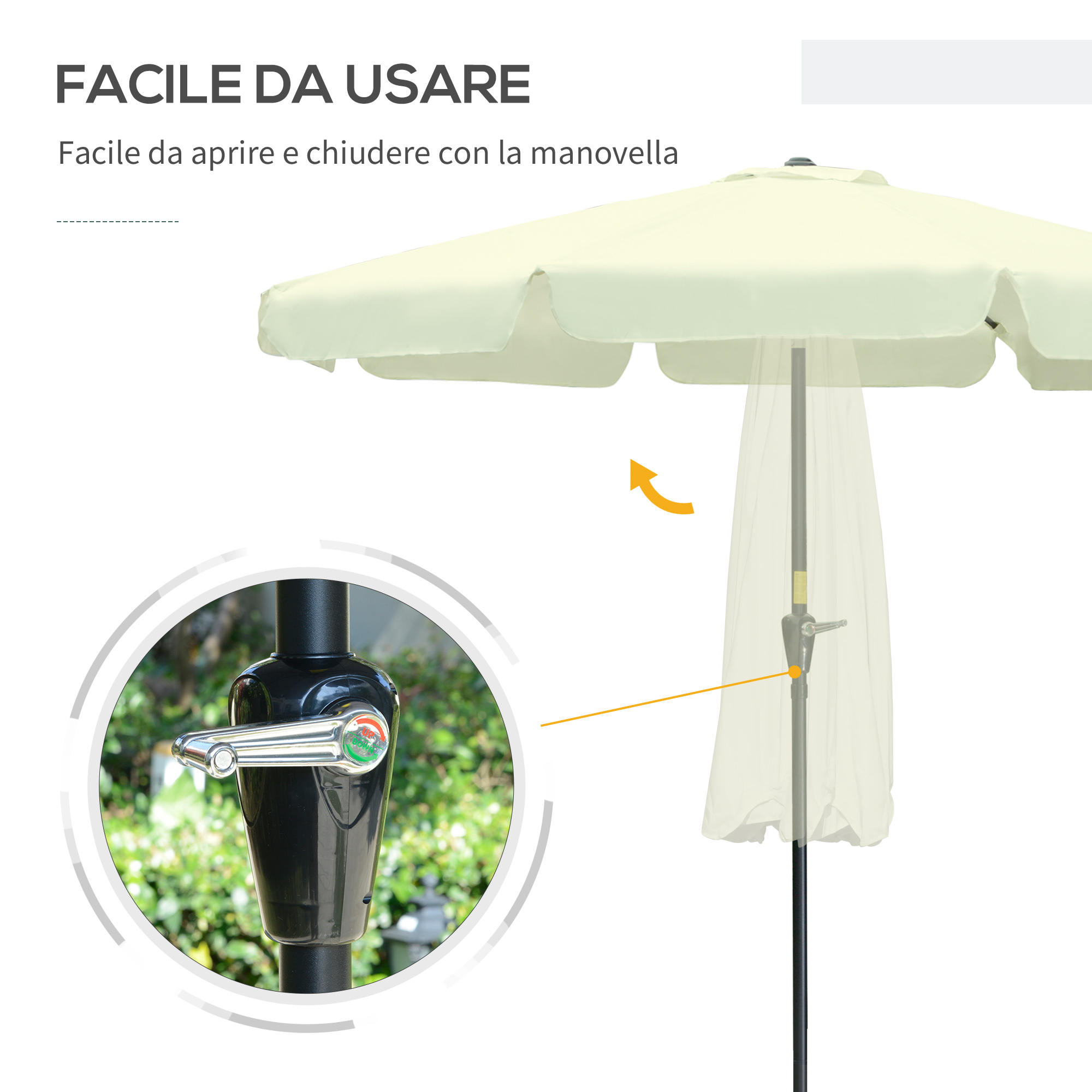 Un ombrellone color crema con meccanismo a manovella di facile utilizzo.