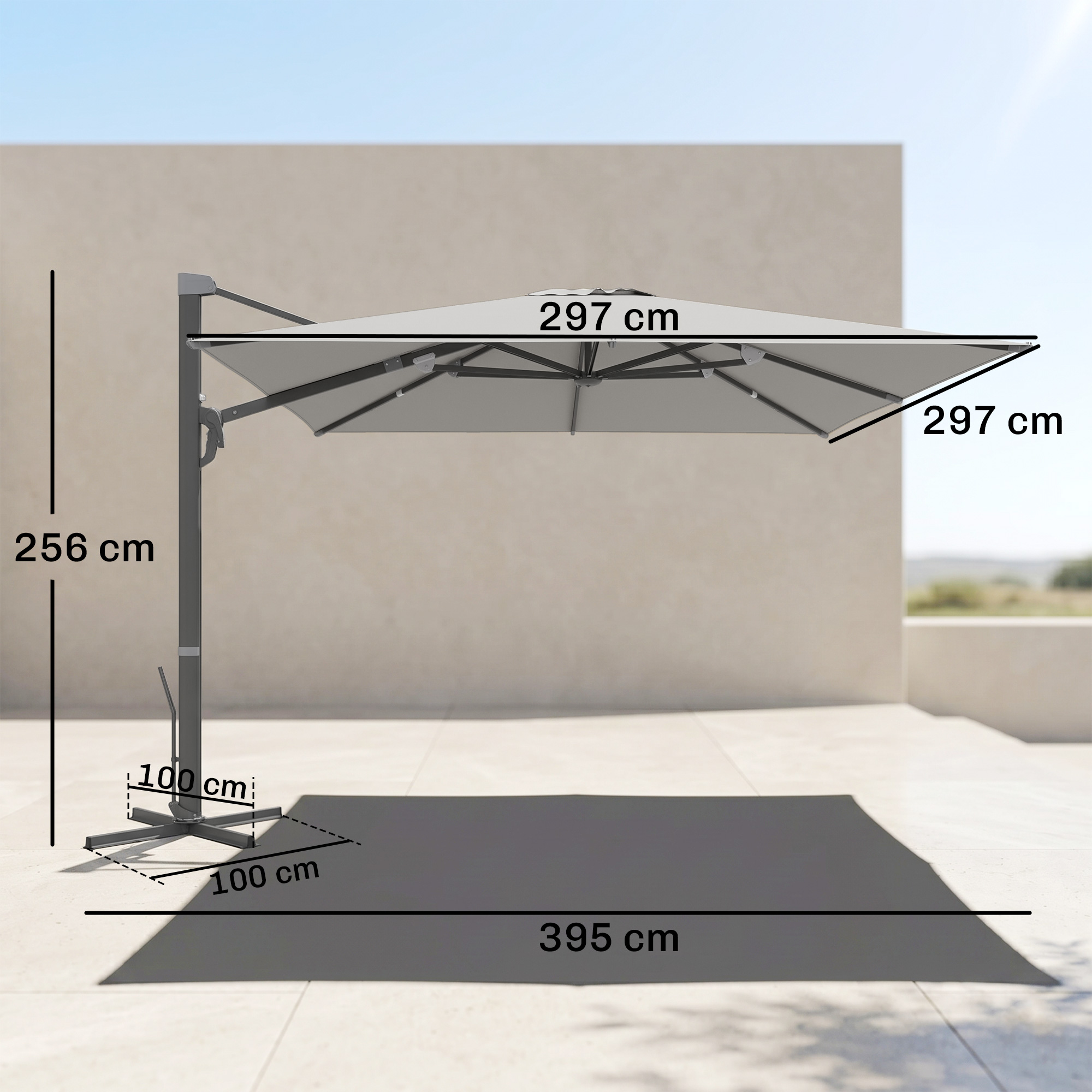 Un ombrellone a sbalzo grigio con dimensioni, su un patio.