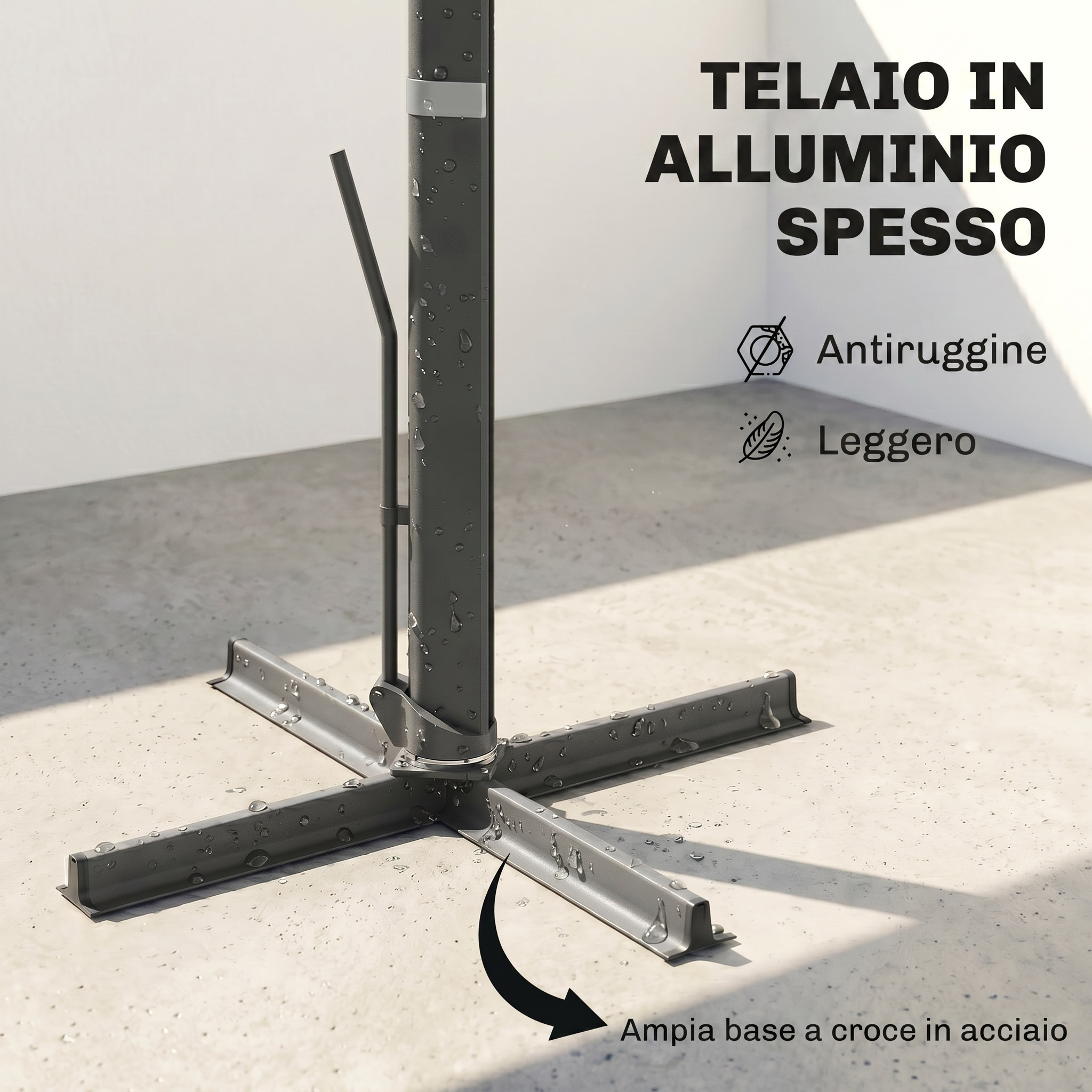 Base grigia in metallo per ombrellone con gocce d'acqua su pavimento in cemento.