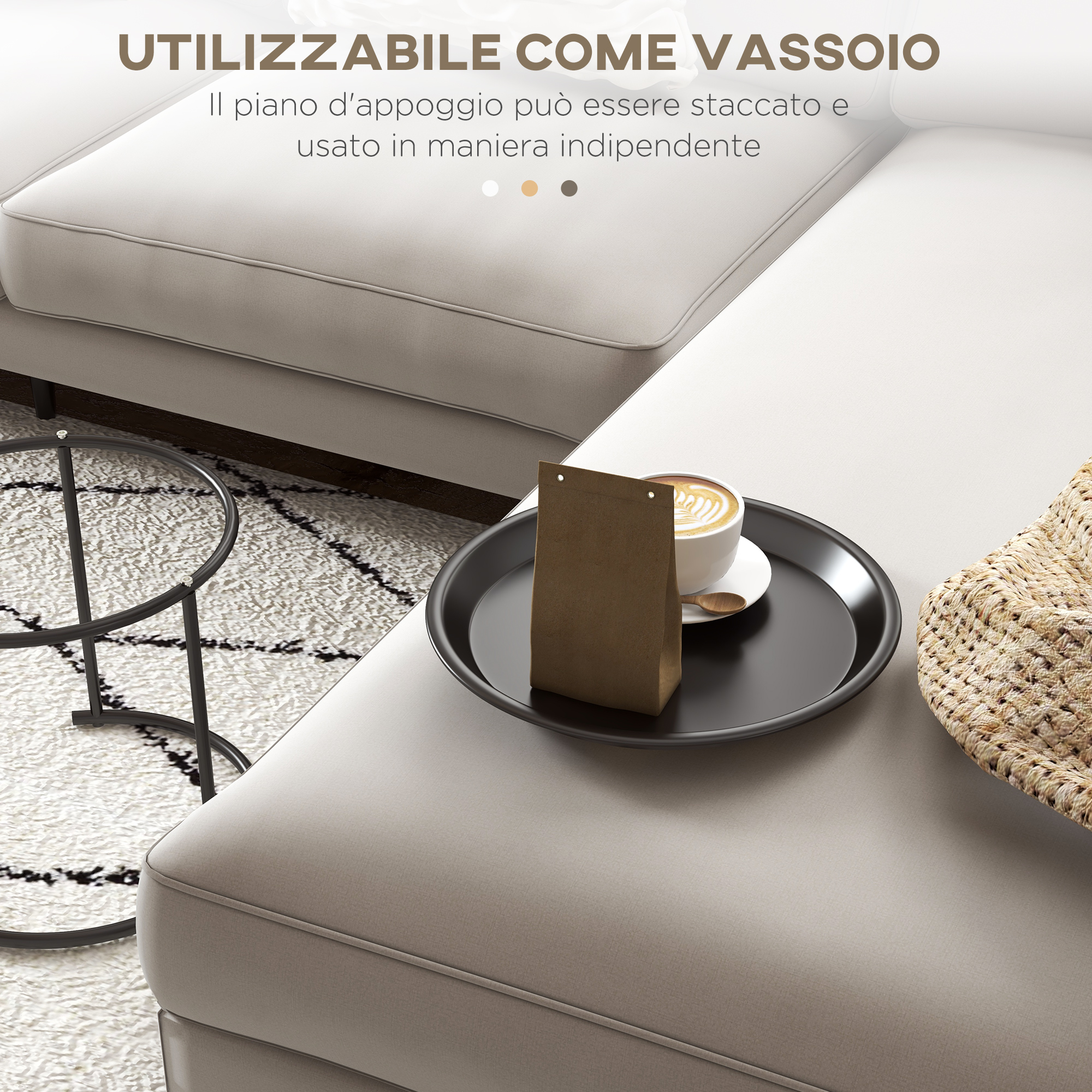 Un divano con un vassoio, caffè e un sacchetto di carta marrone.