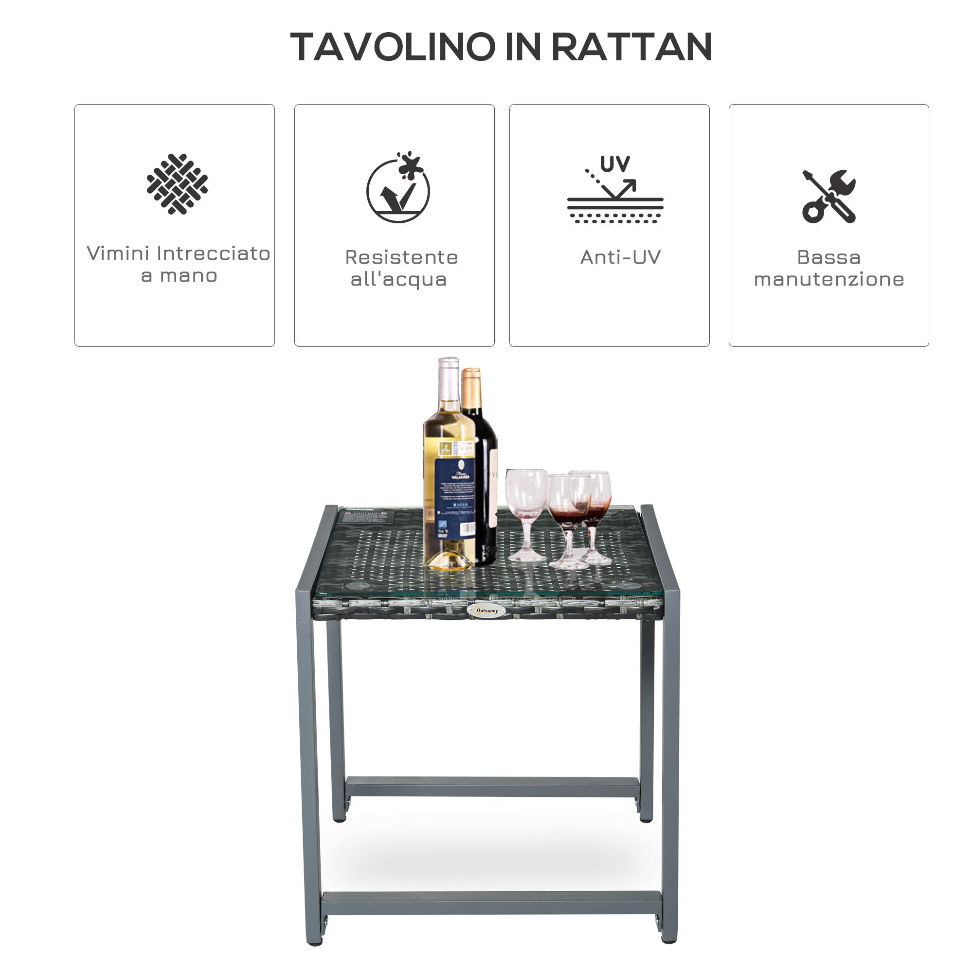 Tavolino in rattan con piano in vetro, con due bottiglie di vino e bicchieri.