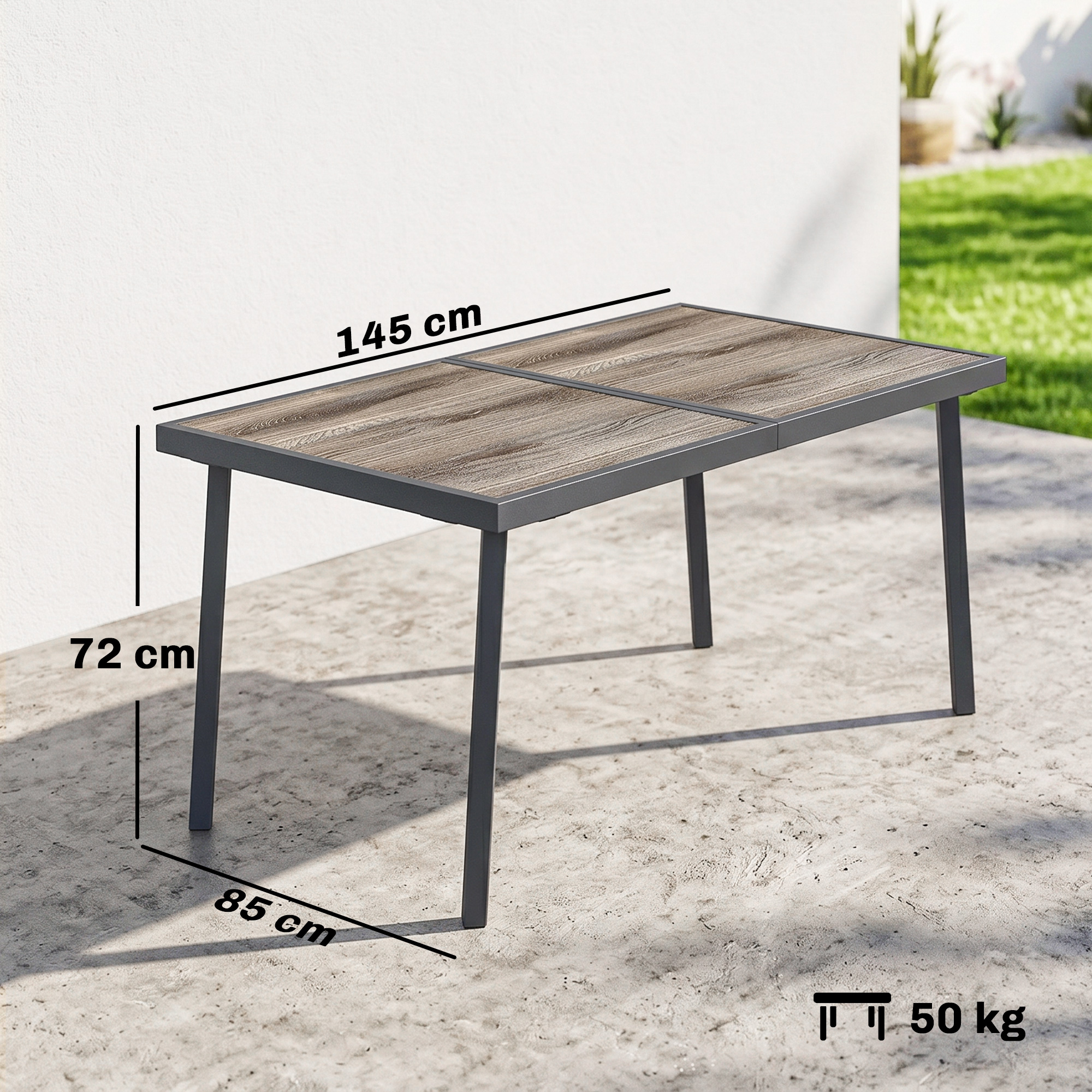 Tavolo in legno con telaio in metallo all'aperto. Dimensioni indicate.