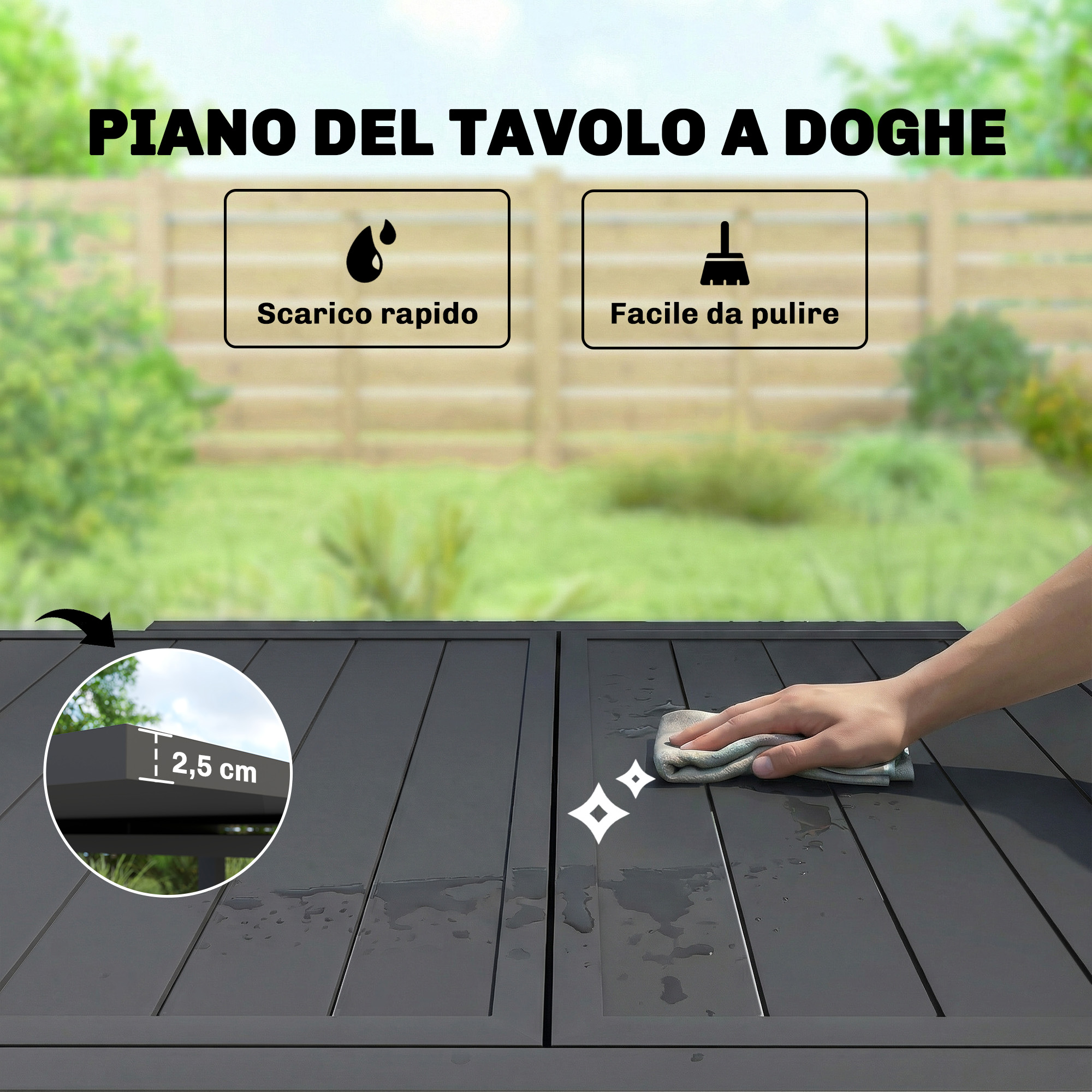 Tavolo grigio a doghe con gocce d'acqua e un panno che lo pulisce.