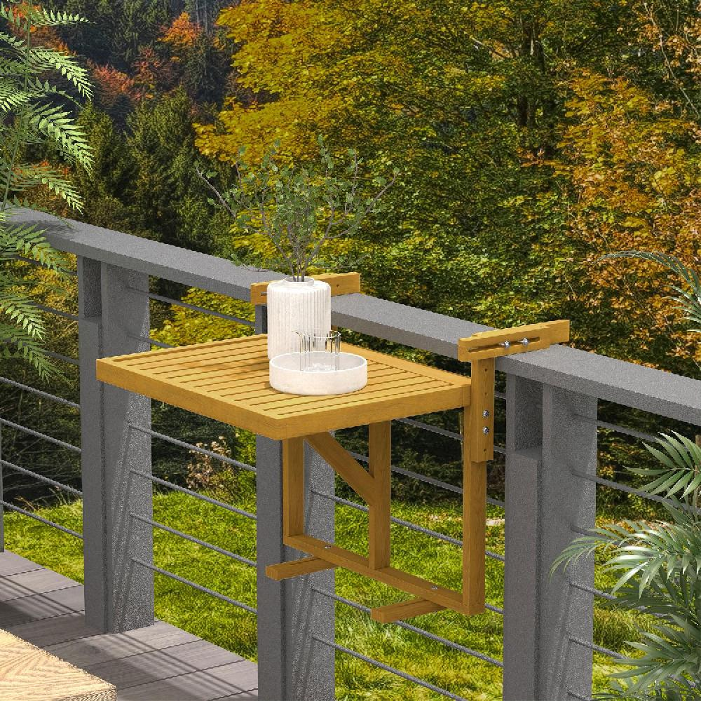 Tavolo in legno su ringhiera balcone con vaso e bicchiere.