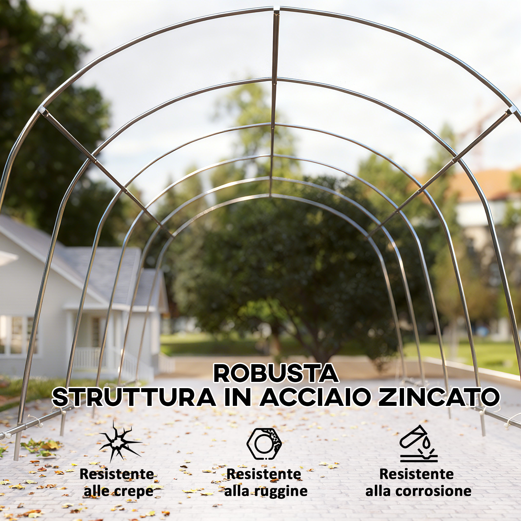 Una robusta struttura in acciaio zincato con archi all'aperto, su un sentiero con foglie.