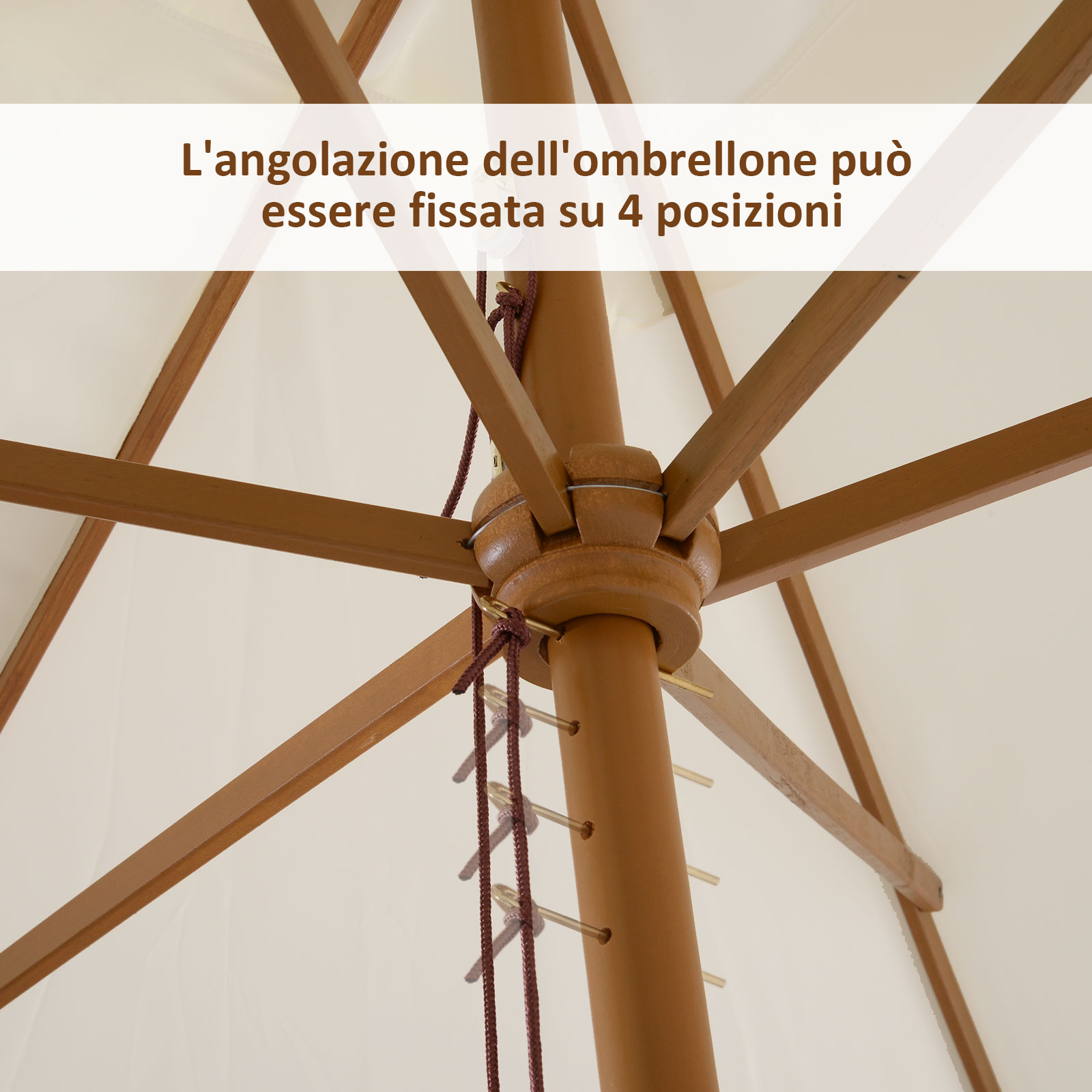 Primo piano del palo in legno di un ombrellone con baldacchino in tessuto.