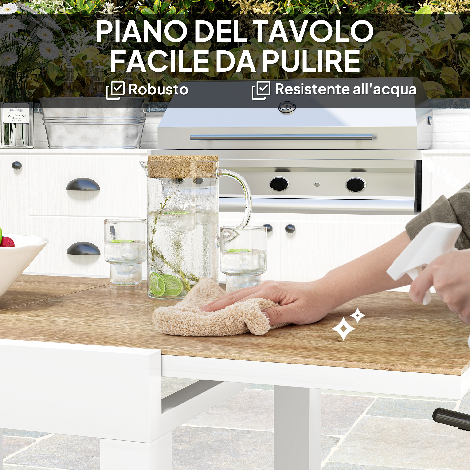 Una mano spruzza una superficie in legno mentre un'altra la pulisce con un panno.