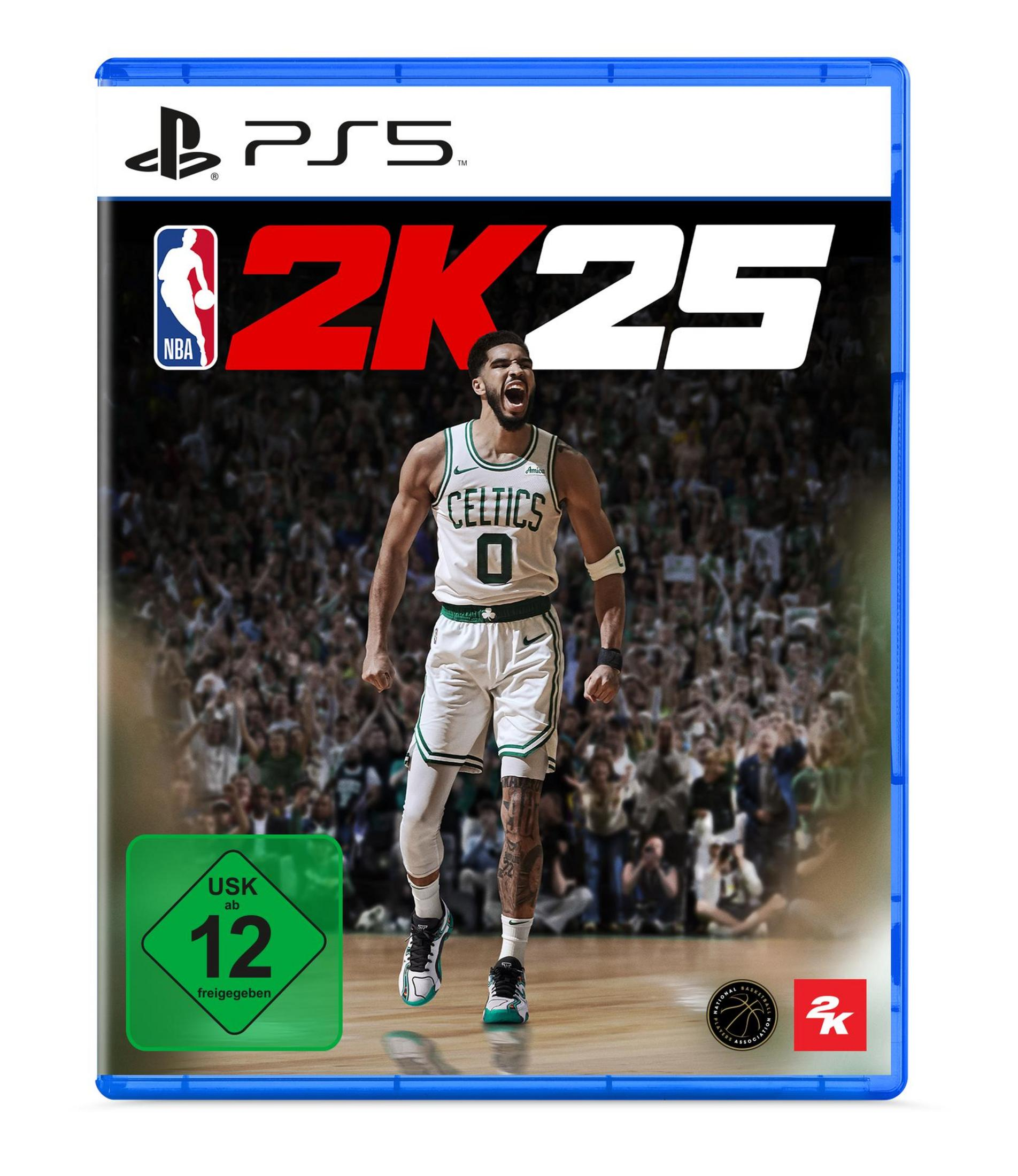 NBA 2K25 PS5 Hülle mit Jayson Tatum in Celtics-Trikot, jubelnd, vor Publikum.