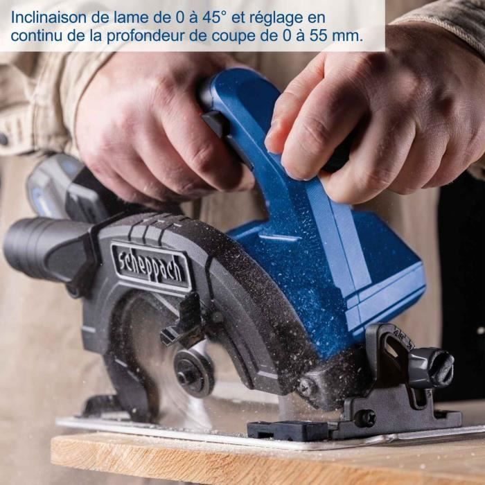 Een persoon gebruikt een blauwe cirkelzaag op een houten plank.