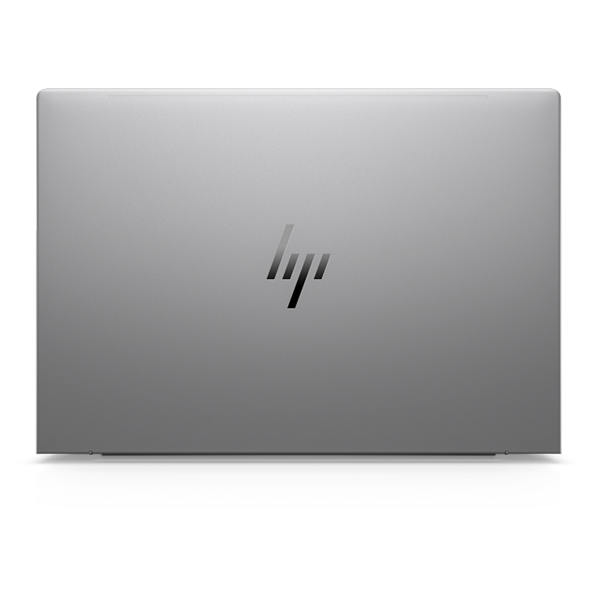 Ortasında HP logosu bulunan kapalı gümüş rengi HP dizüstü bilgisayarın arkası.