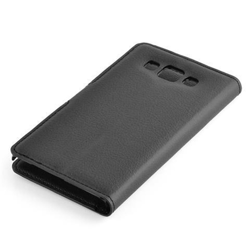 Schwarze Lederhülle für ein Smartphone, mit Aussparungen für Kamera und Blitz.