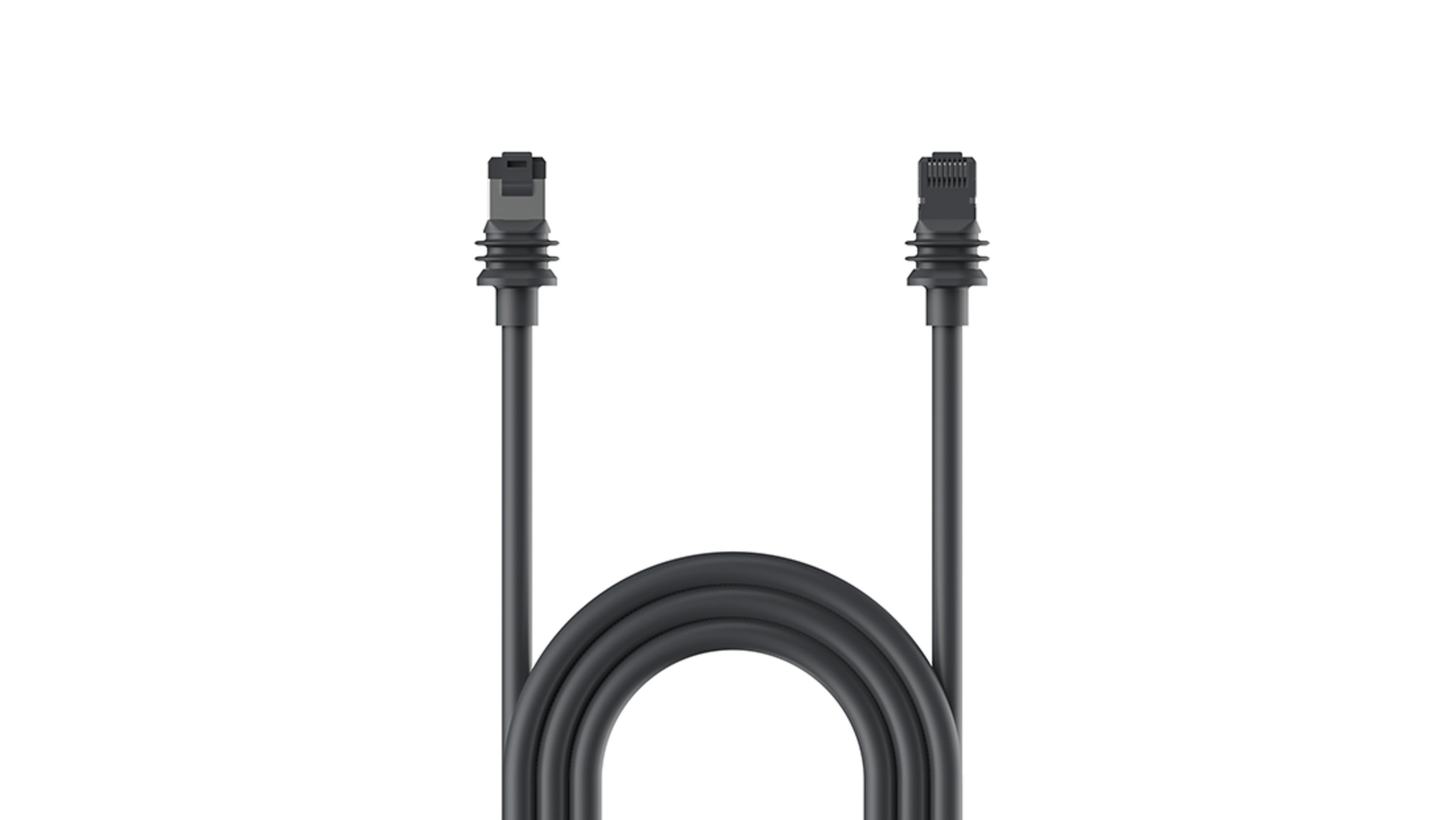 Un cavo Ethernet nero con due connettori RJ45 su sfondo bianco.