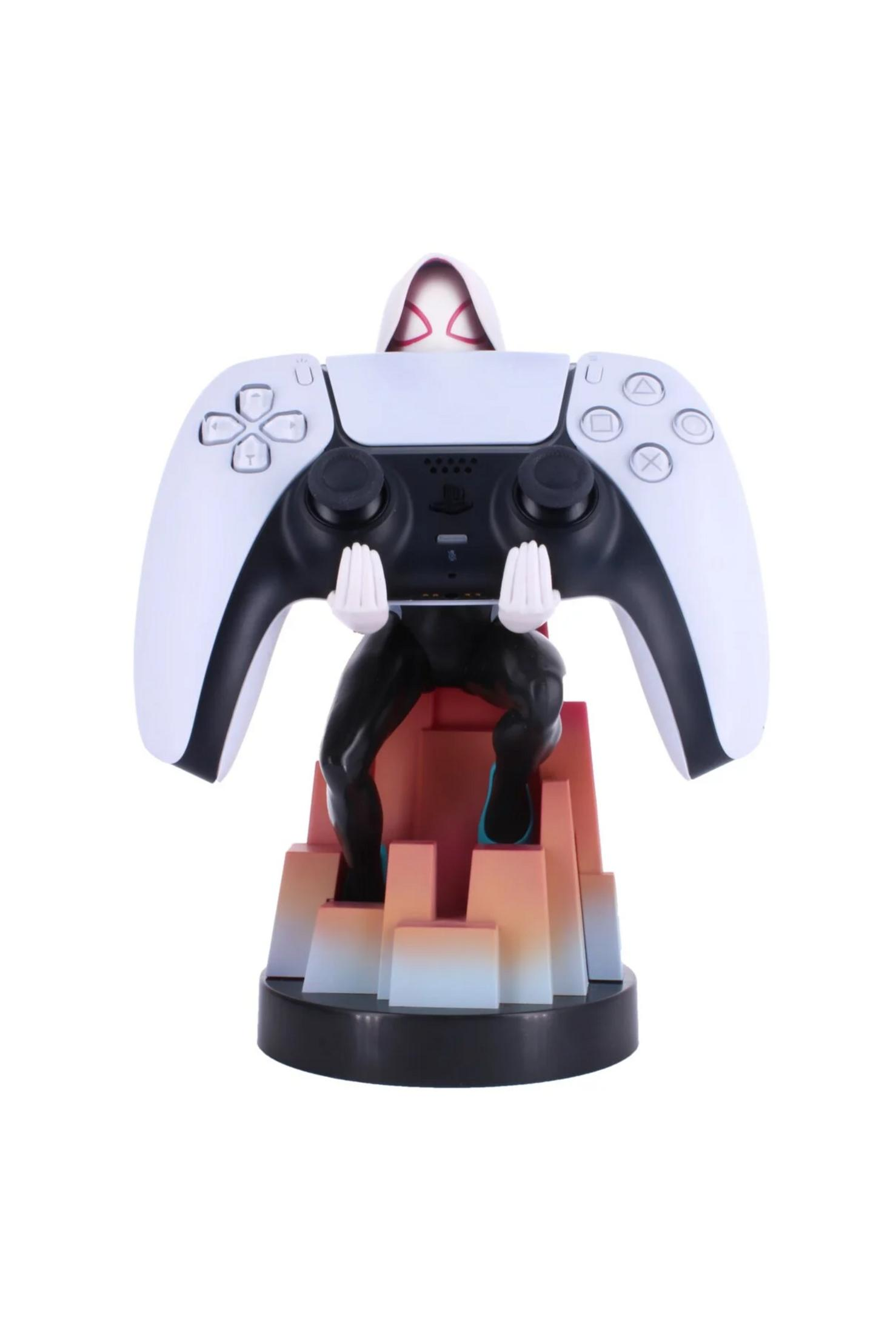 Una figura tiene un controller di gioco bianco e nero su una base colorata.