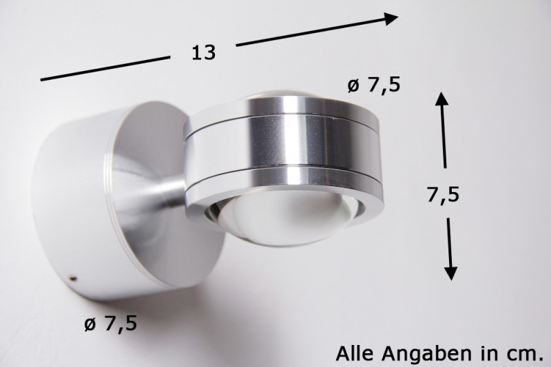 Silberner Wandspot mit Maßen 13x7,5 cm und 7,5 cm Durchmesser.