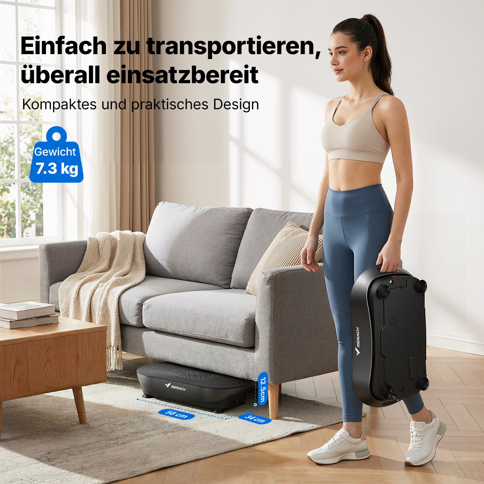 Frau mit Vibrationsplatte in einem Wohnzimmer. Gewicht 7.3 kg.