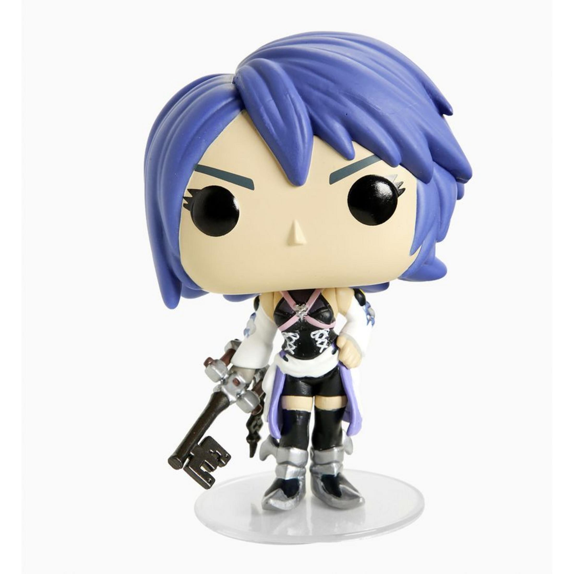 Eine Vinylfigur mit blauem Haar, die eine Schlüsselklinge hält.