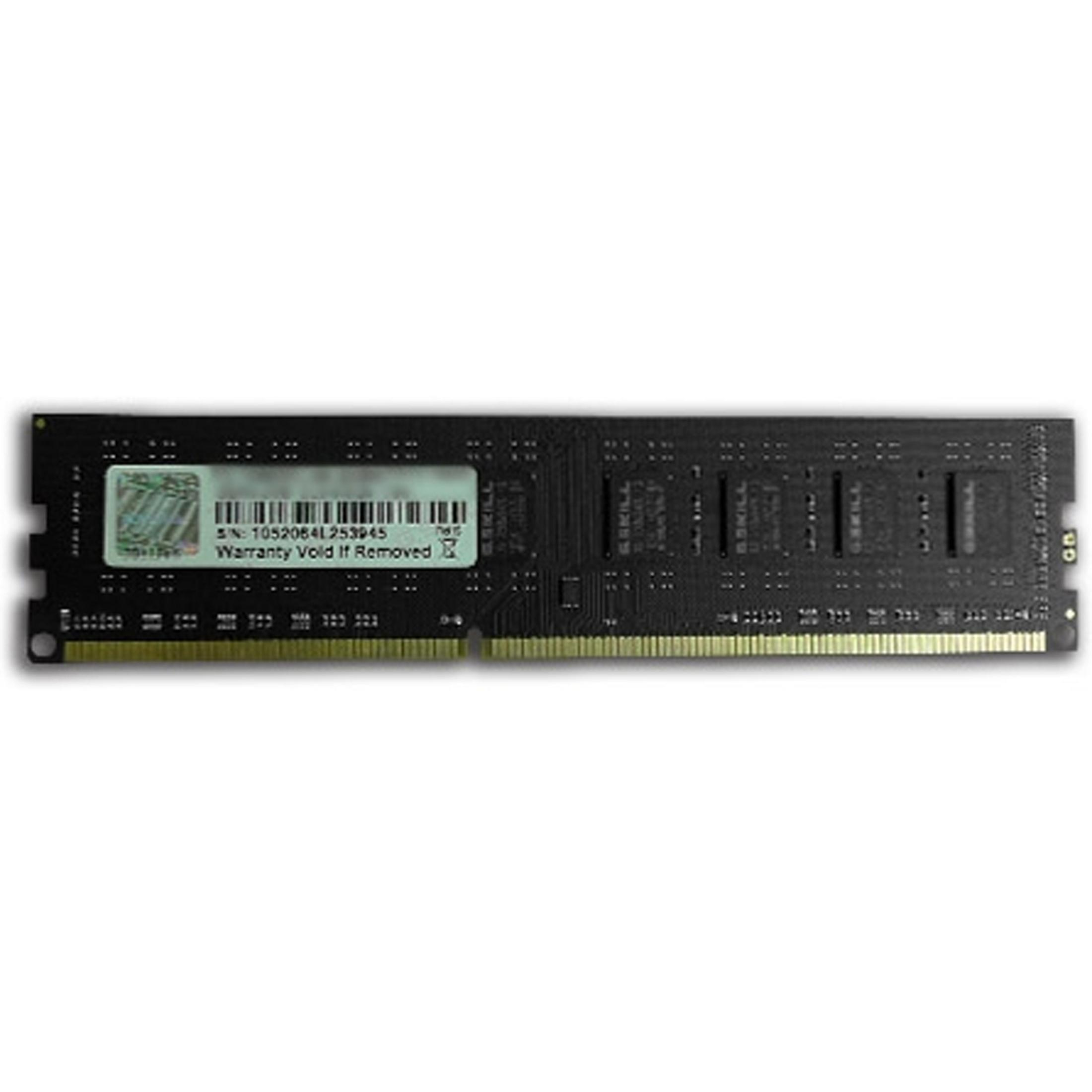 Zwarte RAM-stick met gouden contacten en serienummersticker.