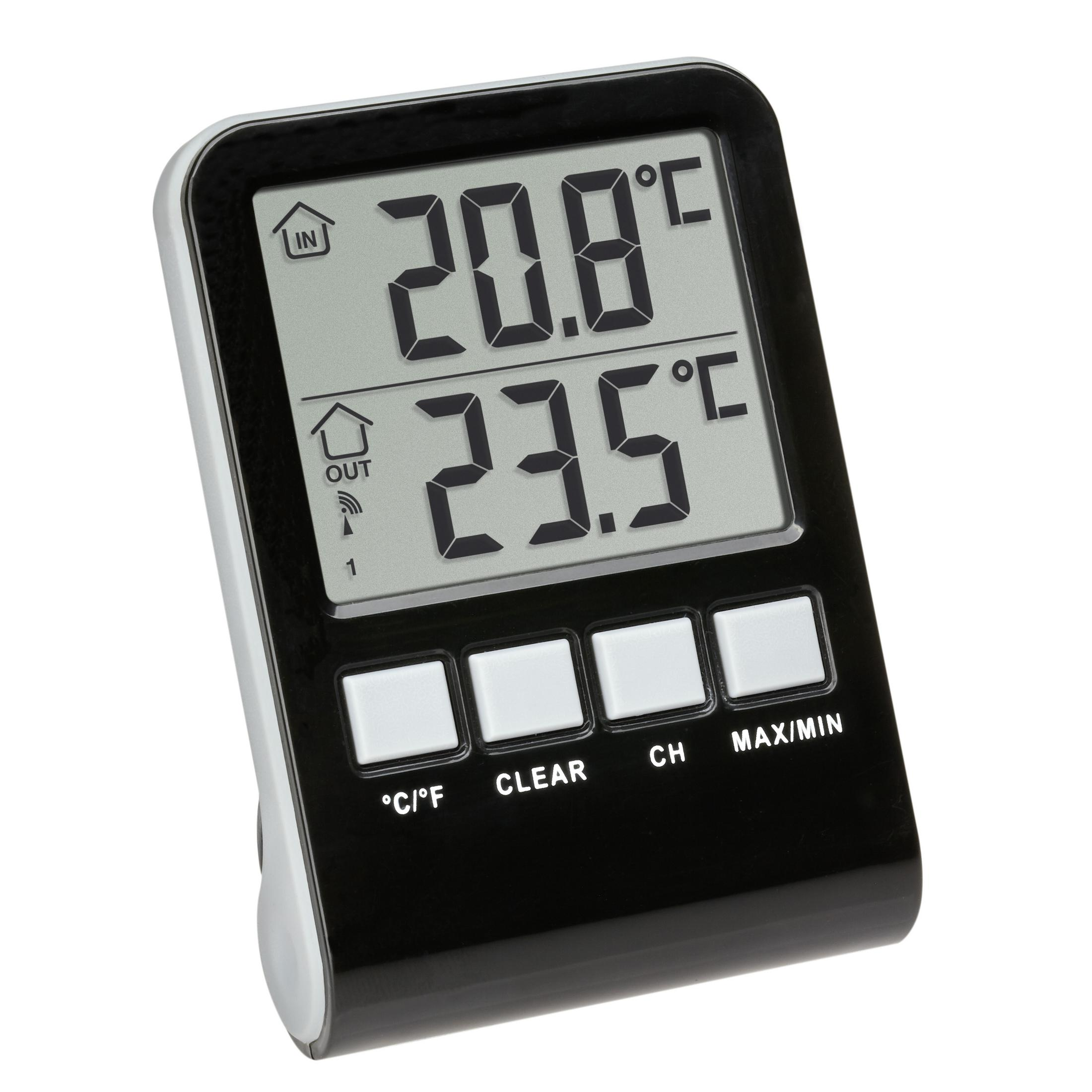 Ein digitaler Thermometer zeigt 20,8°C innen und 23,5°C außen an.